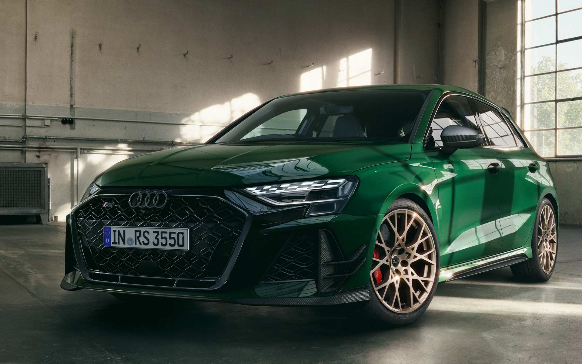 写真は「RS 3 スポーツバック コンペティション リミテッド」