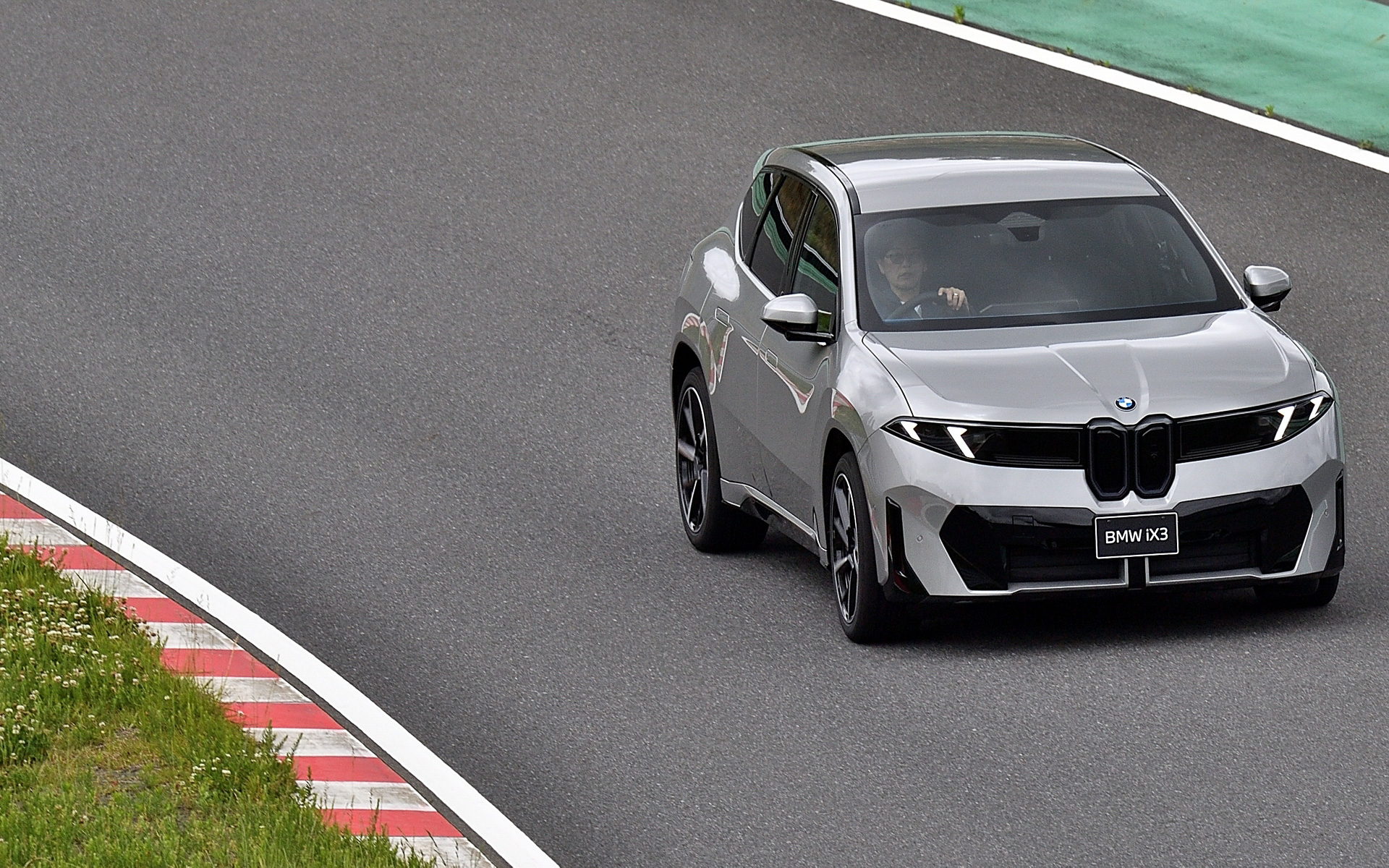 BMWのノイエ・クラッセ第1弾モデル「iX3」にクローズドコースで試乗した