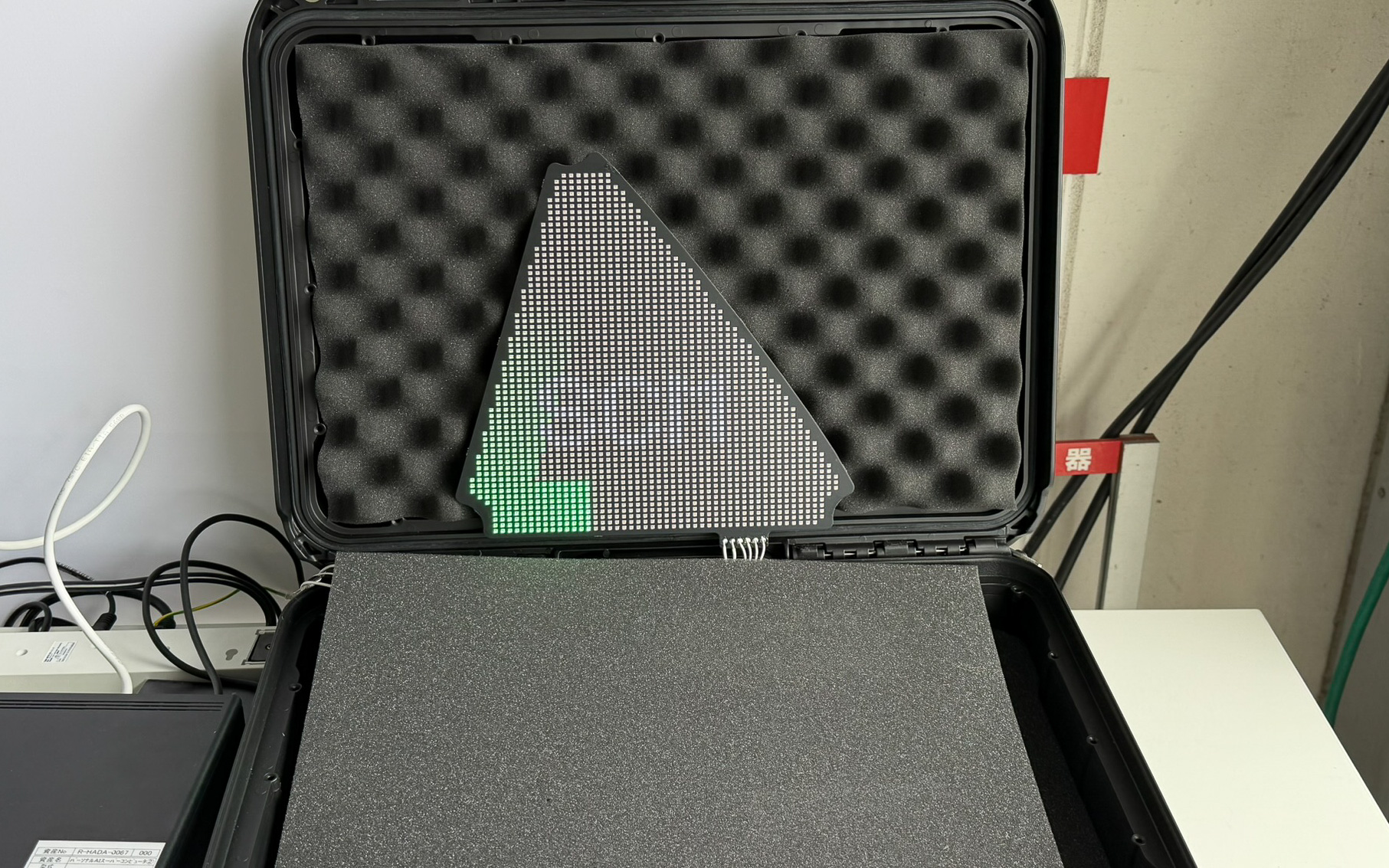 液体水素GRカローラが新たに装備する超電導モーター稼働状態ディスプレイ