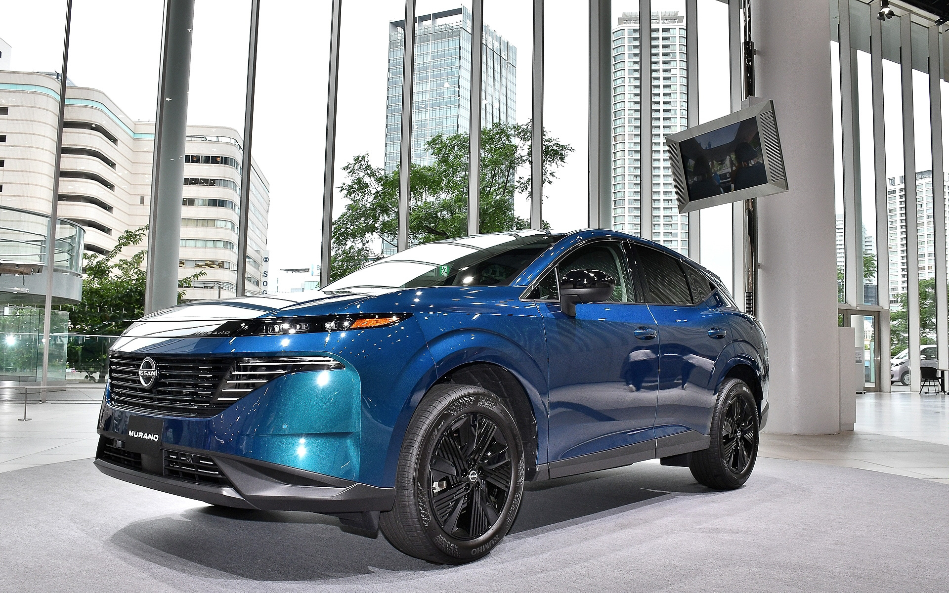 日産グローバル本社ギャラリーで米国で生産しているSUV「ムラーノ」を期間限定で展示中