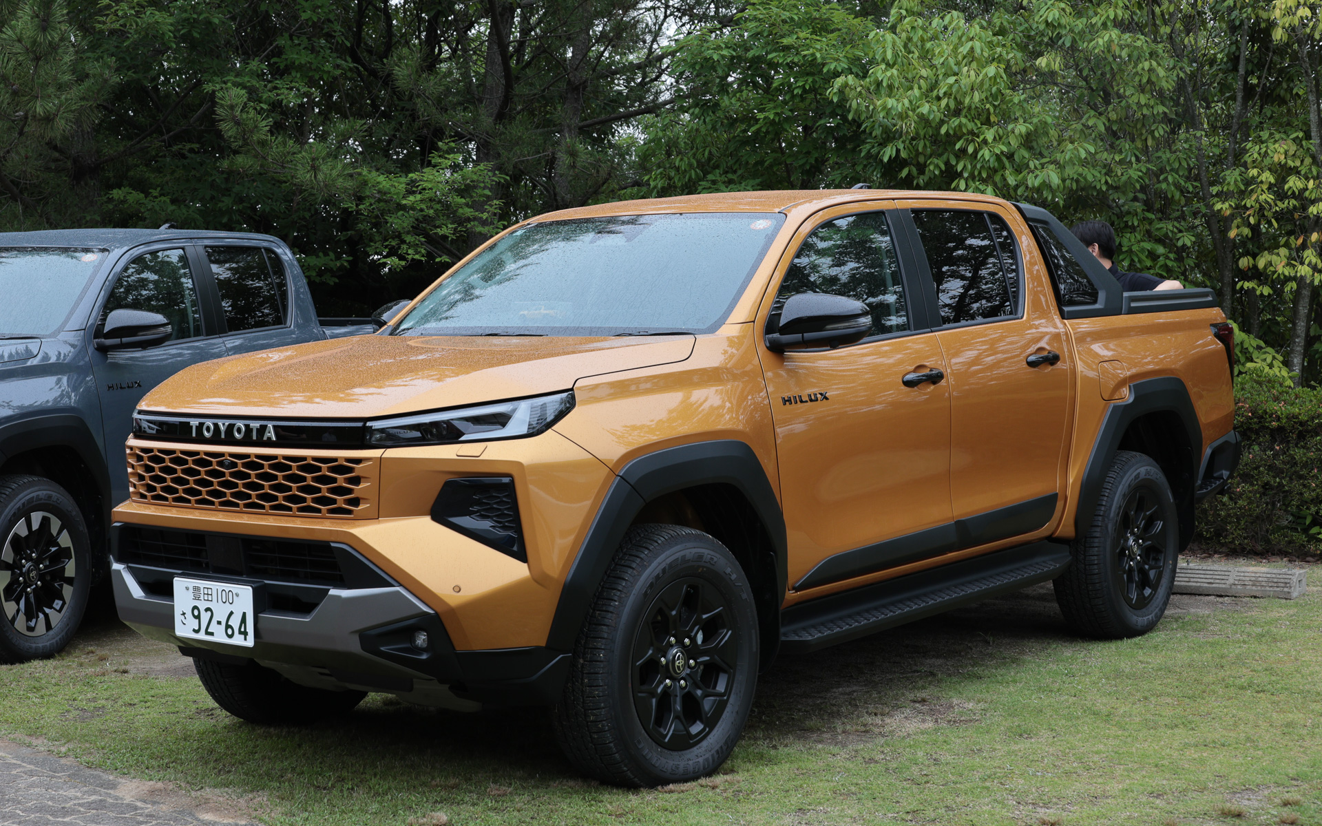 新型ハイラックス Z Adventure。上級グレードでも550万円という価格はインパクトがある。2.8リッター直噴クリーンディーゼルエンジン「1GD-FTV型」を搭載する