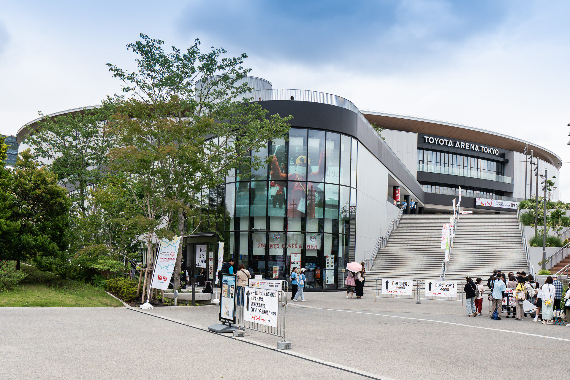 会場となった「TOYOTA ARENA TOKYO」には、入場の長い列ができていた