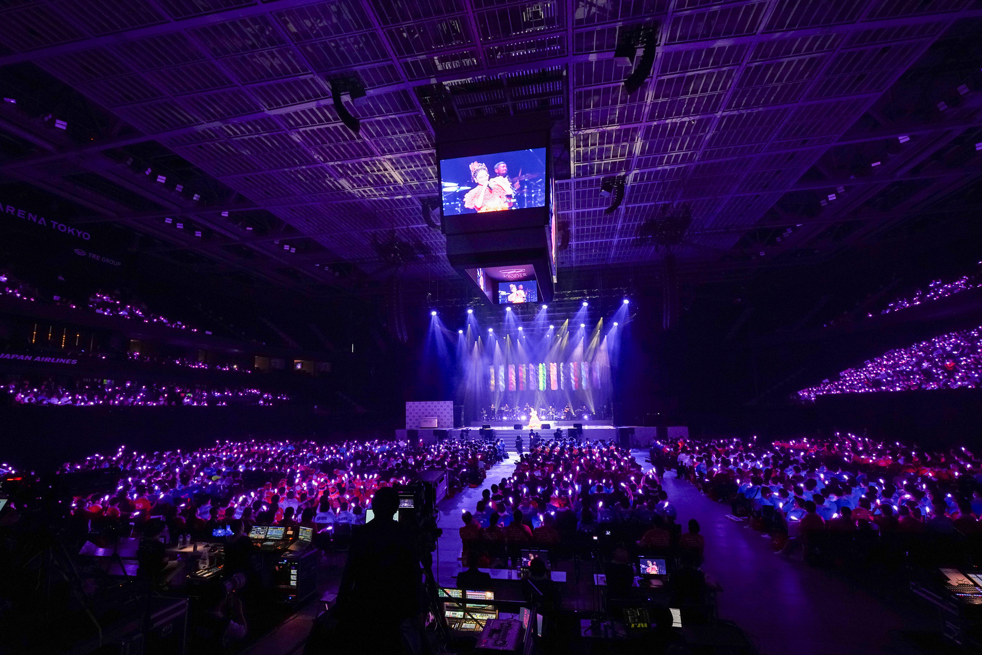 ペンライトで会場も一体に盛り上がる