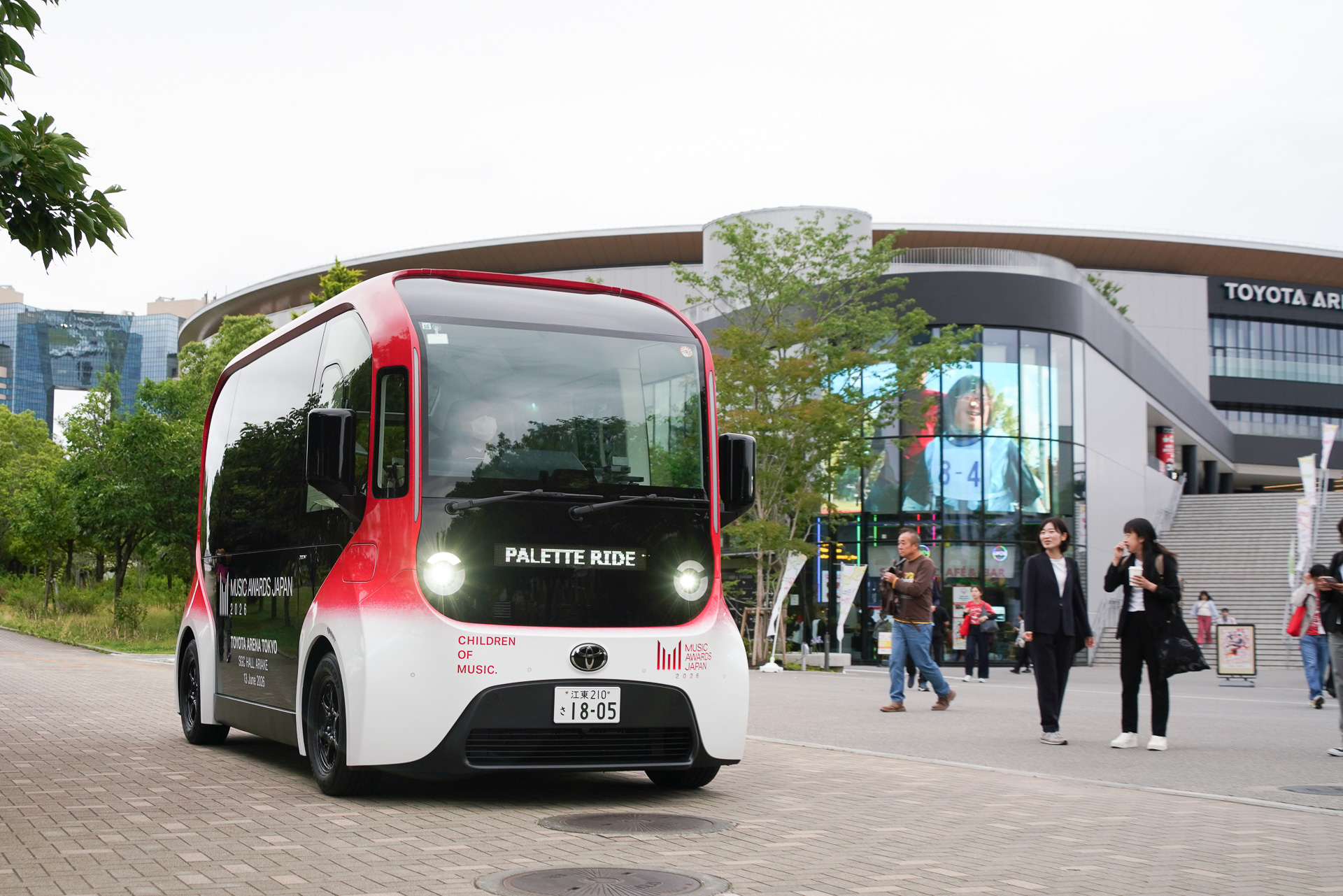 トヨタのモビリティe-Paletteを使ったPALETTE RIDEが、TOYOTA ARENA TOKYOを含むお台場を巡回している。無料で利用可能だ