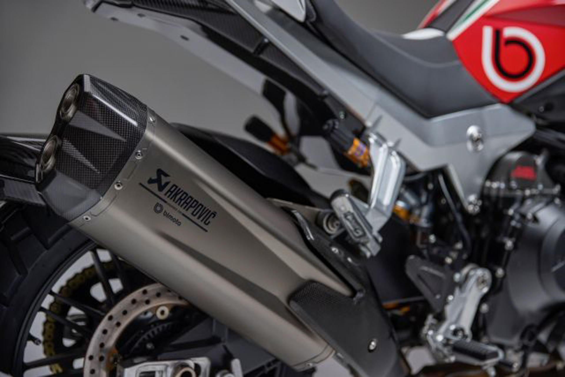 TESI H2 TERA専用に開発されたアクラポヴィッチ製スリップオンサイレンサー