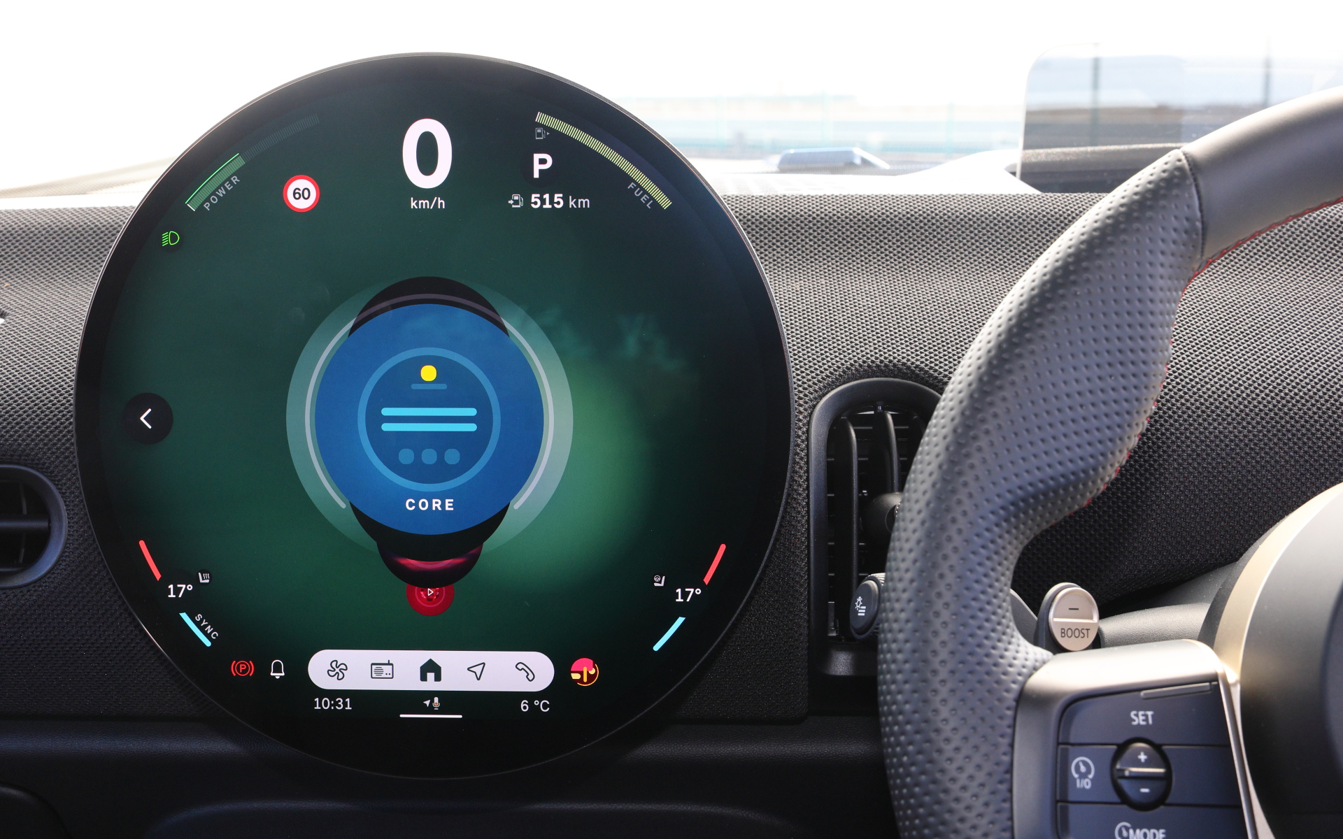 走行モードはノーマルの「CORE」、エコの「GREEN」、スポーツの「GO-KART」などが用意される