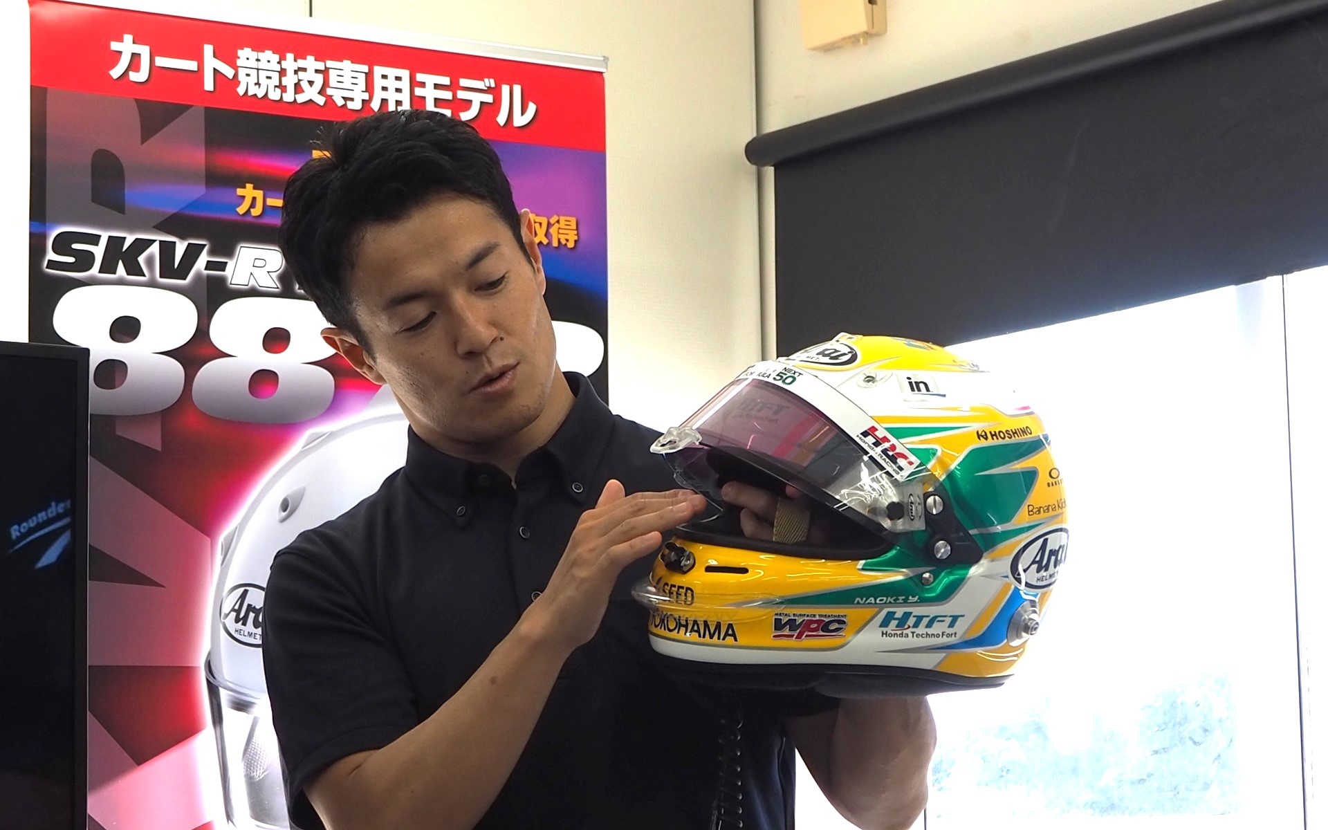 新製品「GPV-R」の使い心地について説明する山本氏。ペイントされているので分からないが、山本氏のは開発中のカーボン仕様で、発表会時点では世界に1つしかない製品とのこと
