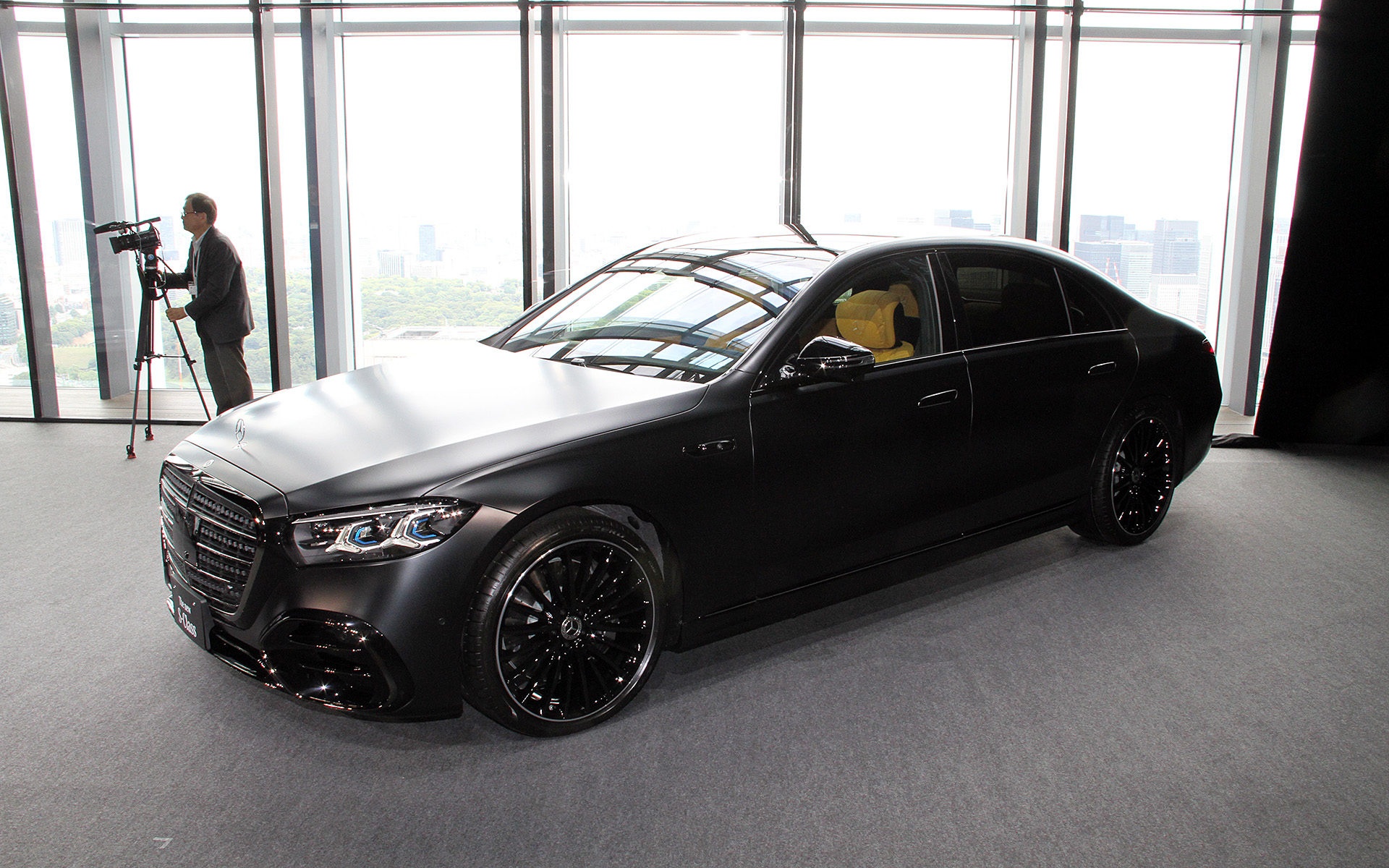 こちらはマットブラックのS 580 4MATIC long（ISG）