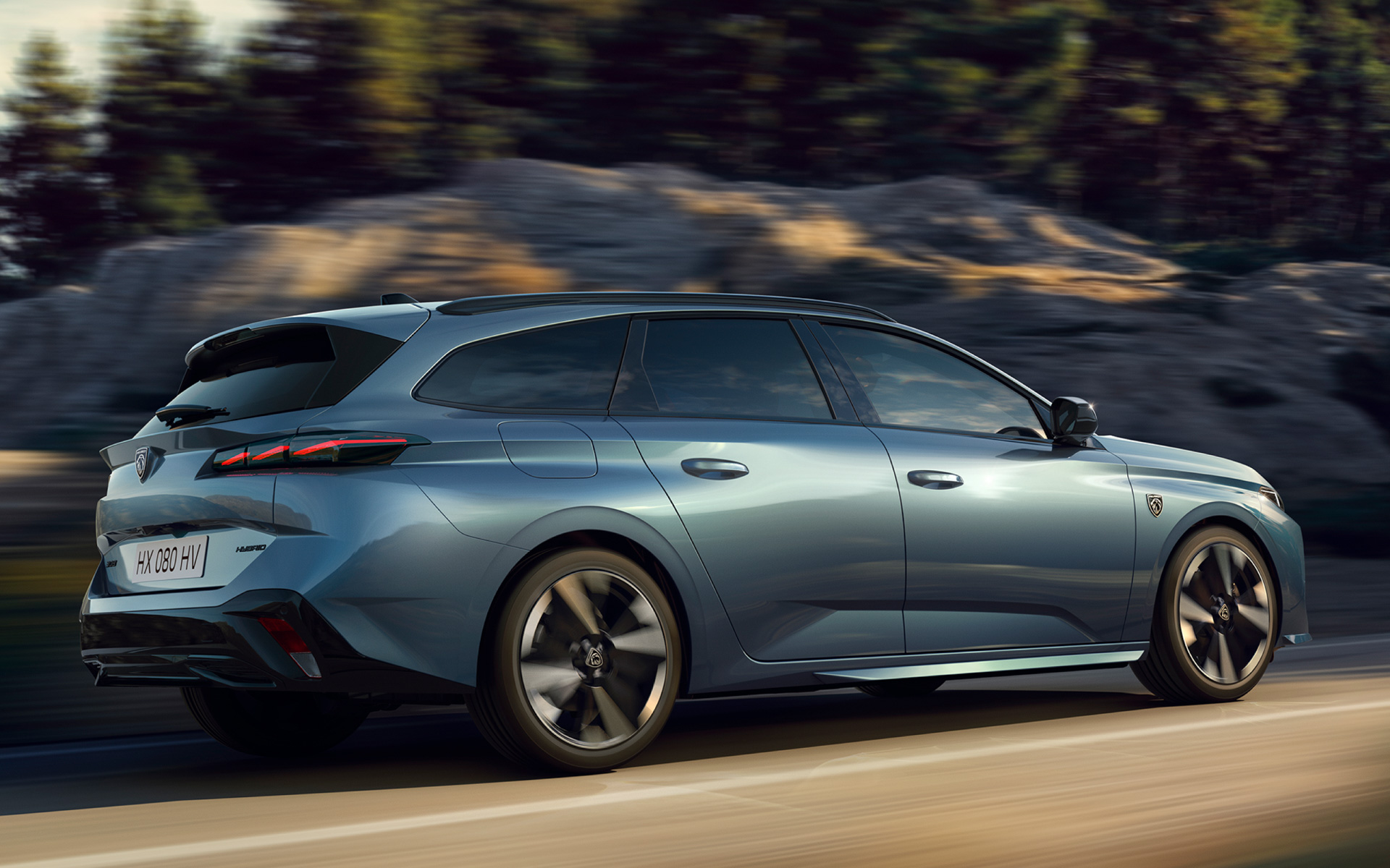ステーションワゴン「308 SW GT HYBRID」