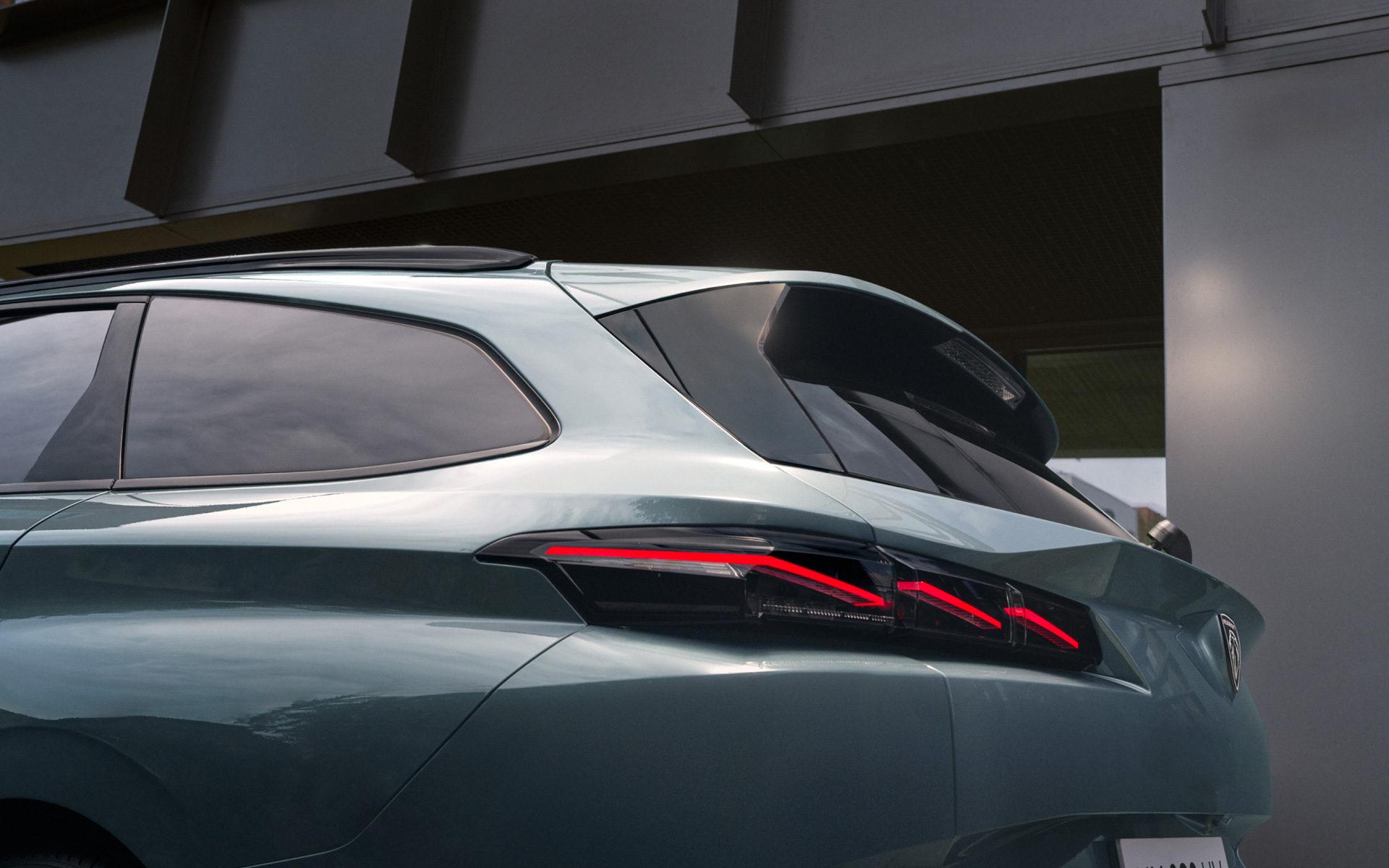 ステーションワゴン「308 SW GT HYBRID」