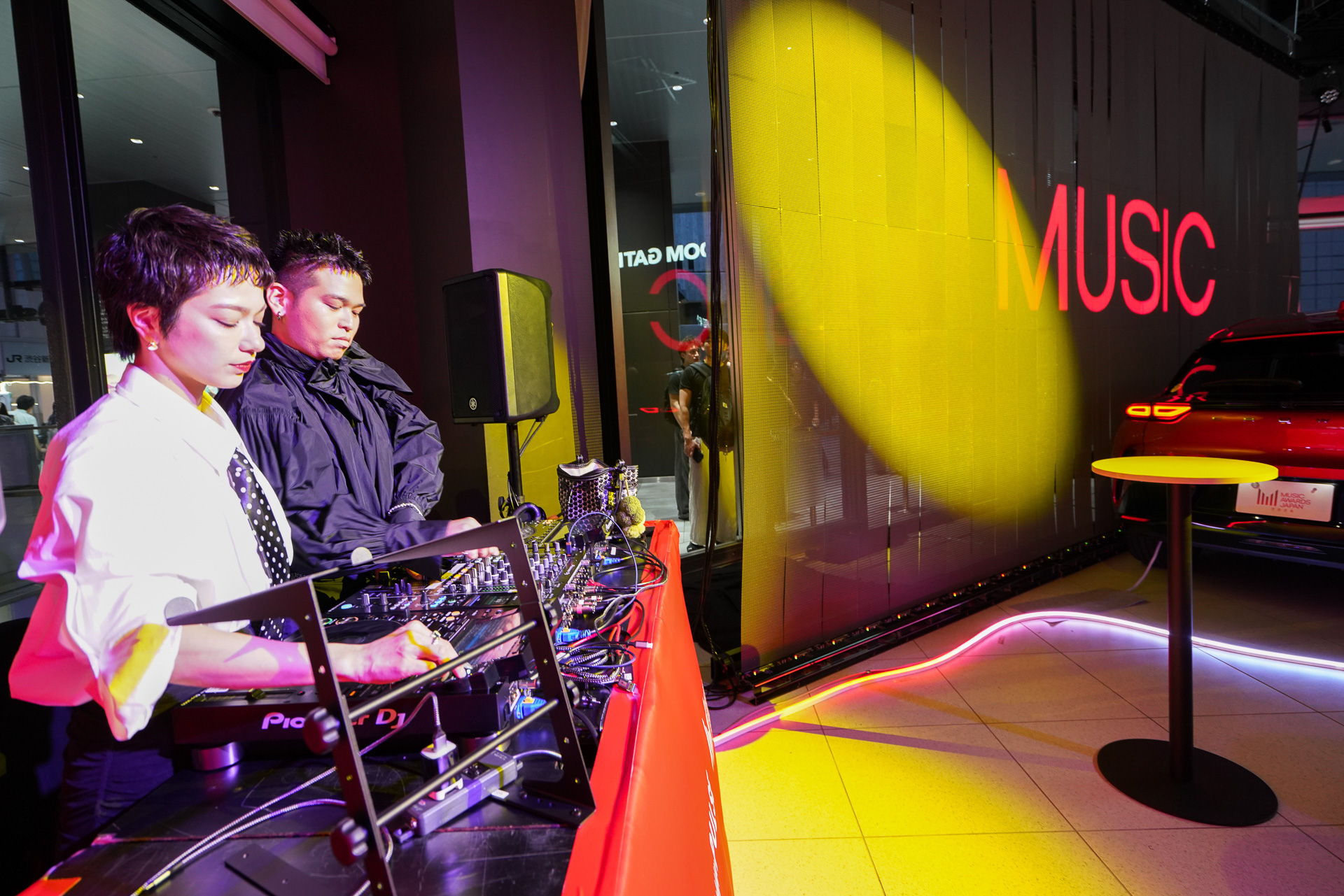 DJ「UNA+MATCHA」のDJがはじまる