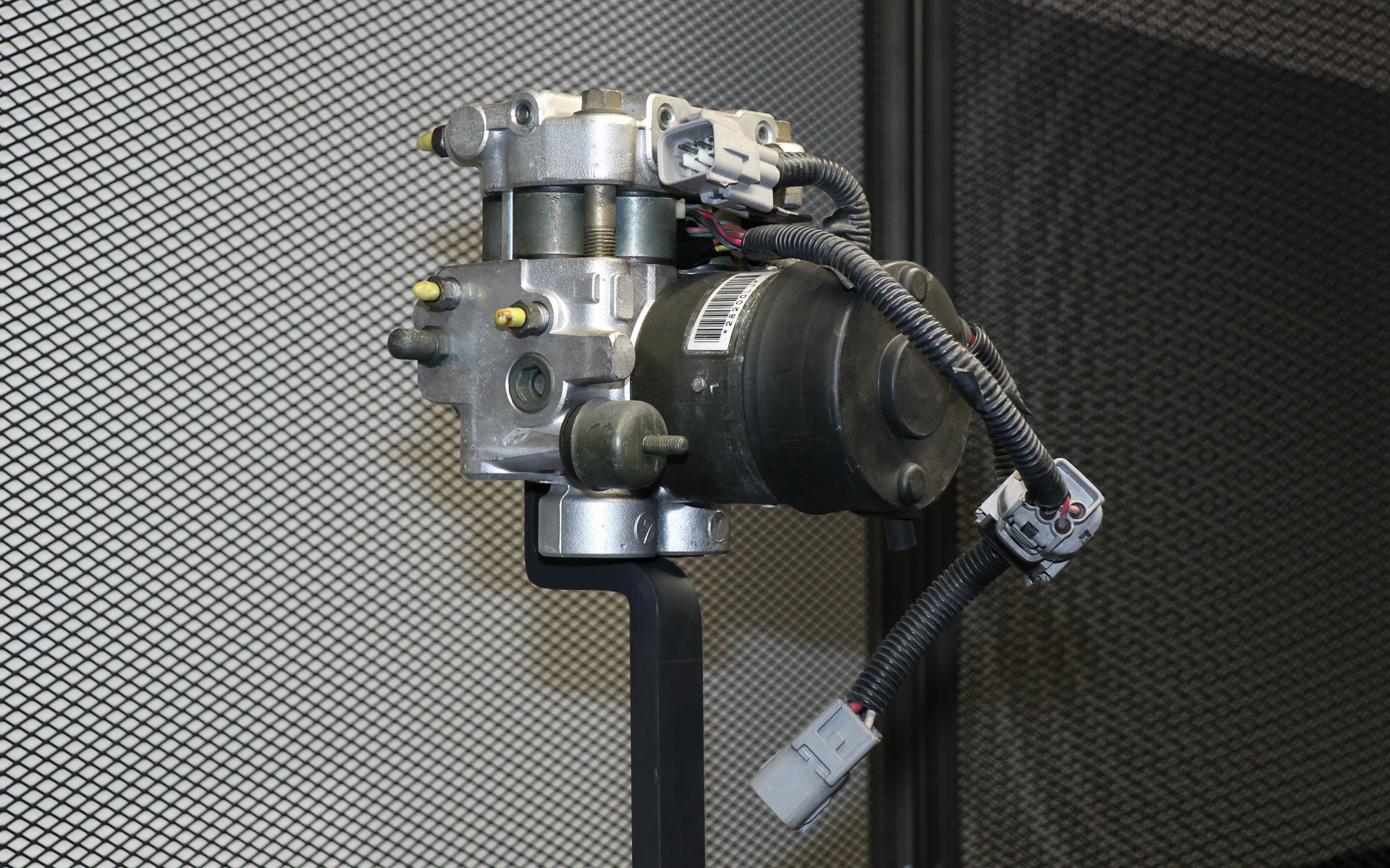 4代目「スターレット」に搭載された緩急制御式ABS「E-ABS」