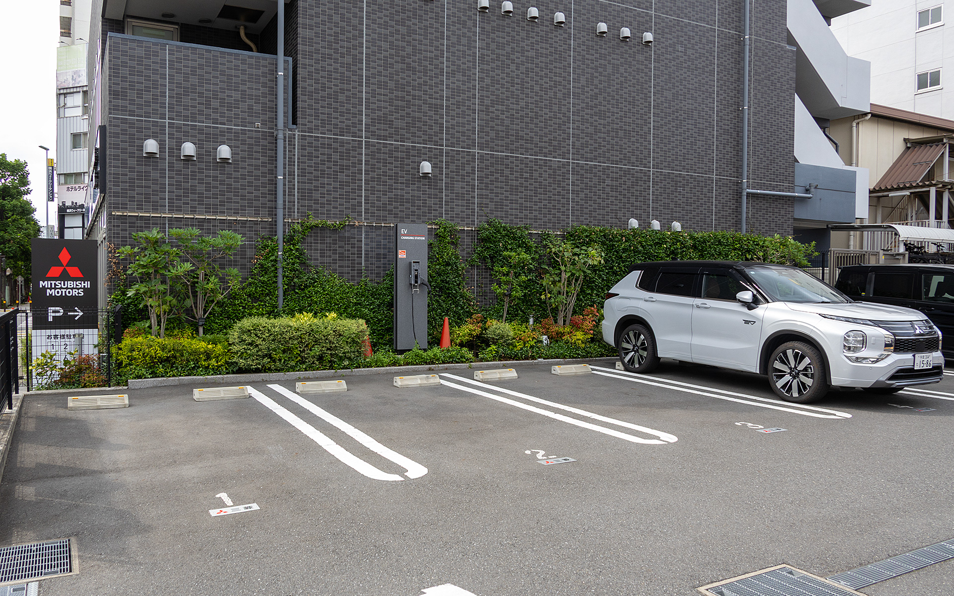 電動車用の充電器も設置されていた