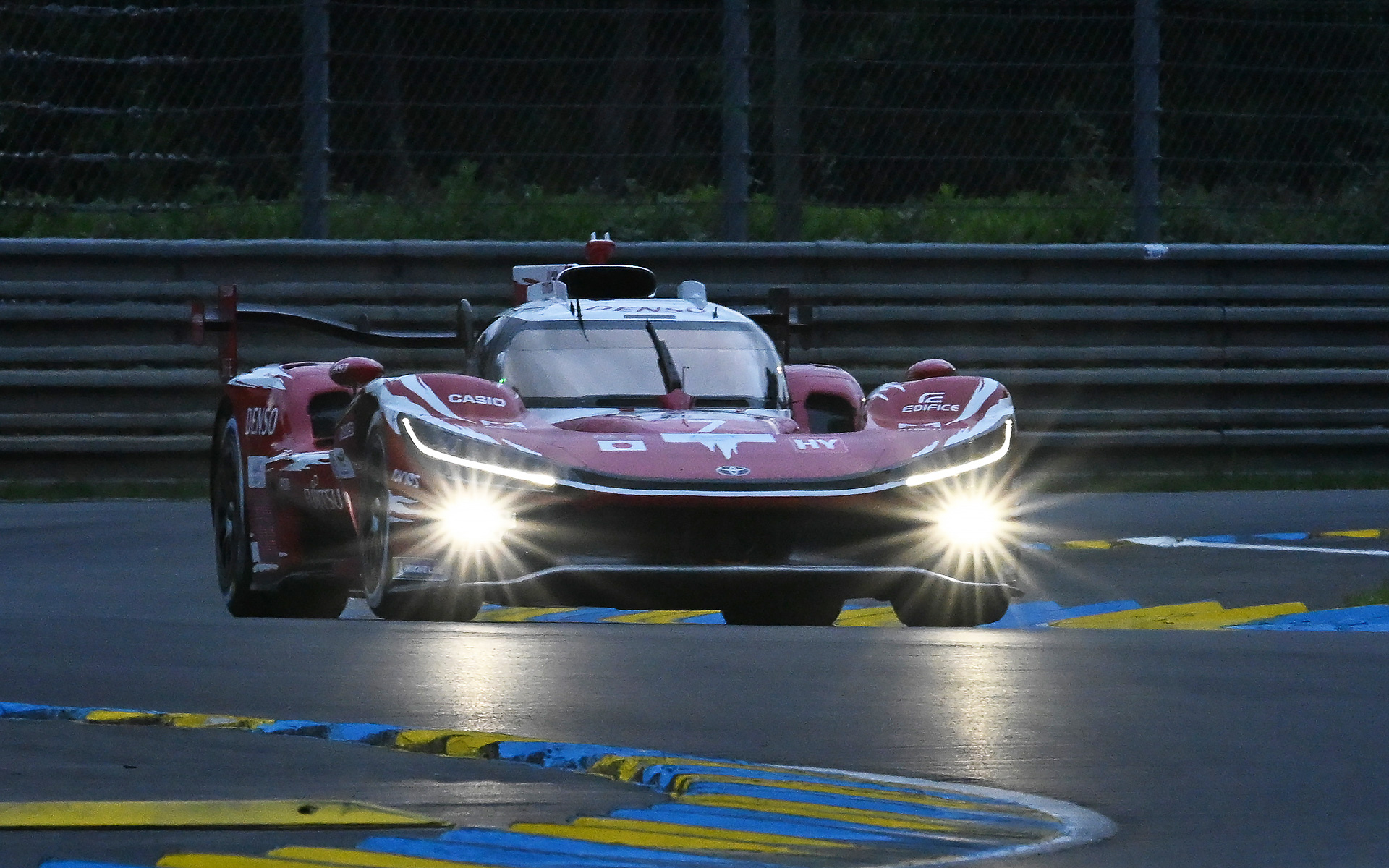 トヨタレーシングの7号車は14番手、8号車は15番手で決勝レースをスタートする