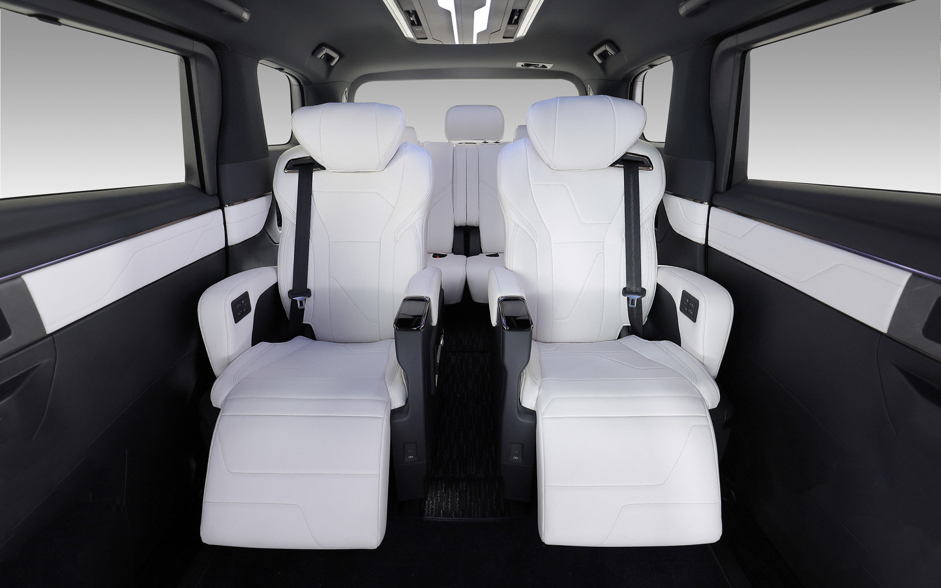 ALPHARD MODELLISTA CONCEPT。乗車体験は人数制限があり、当日の状況によっては乗車できない場合がある
