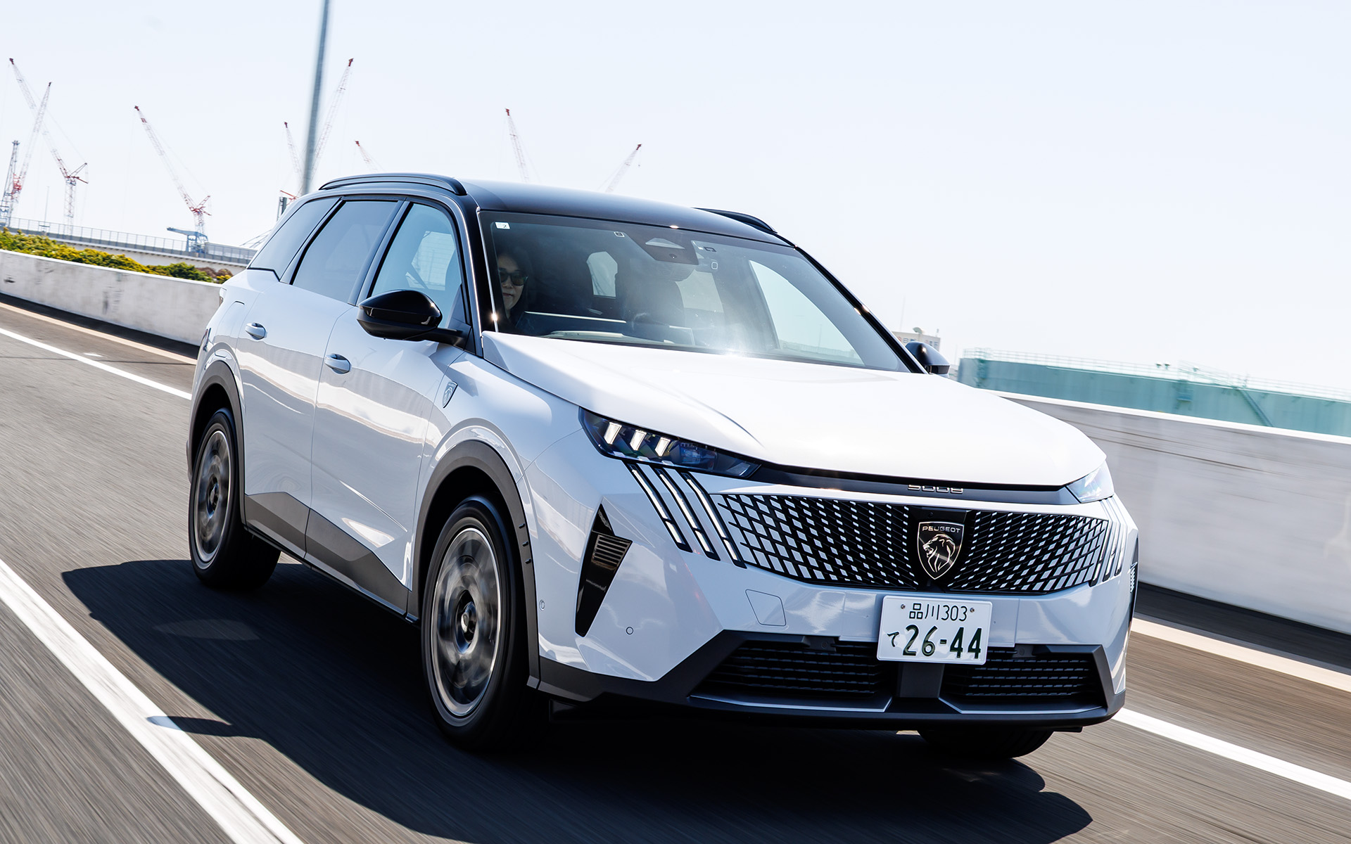 プジョー「5008 HYBRID」