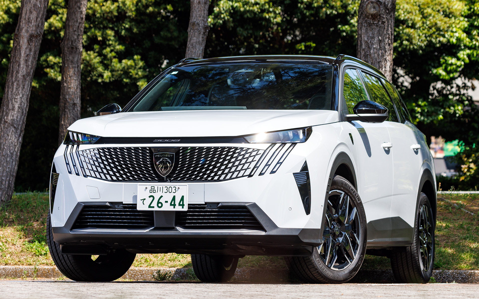 試乗したモデルはアルカンターラシートのオプションを装着したプジョー 5008 GT HYBRID アルカンターラパッケージ。ボディサイズは4810×1895×1735mm（全長×全幅×全高）、ホイールベースは2900mm、車両重量は1740kg