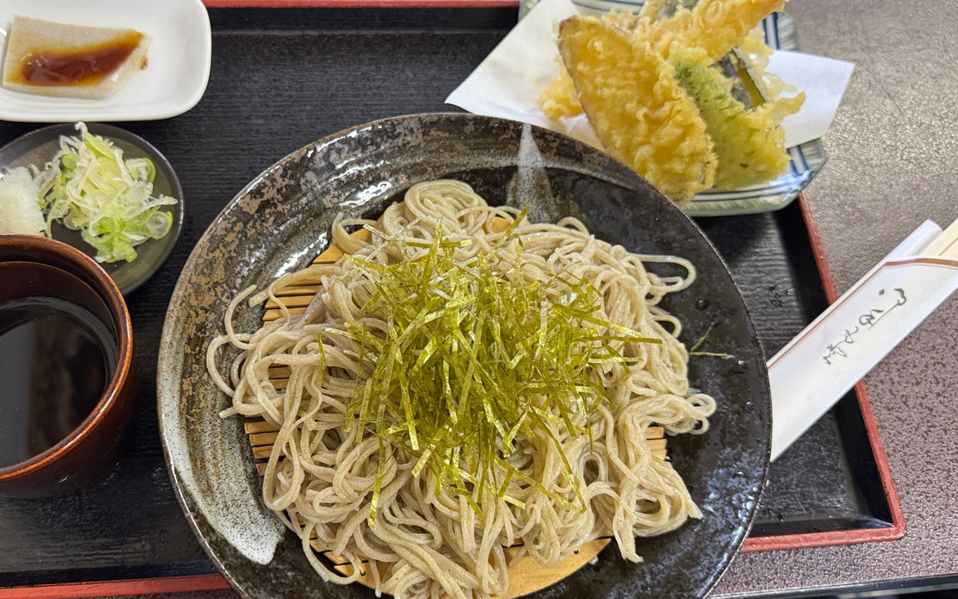 群馬はどちらかというと水沢うどんなどのうどんの方が有名かもしれませんが、こちらの中之条町にある手打ち蕎麦もすごく美味しかったです