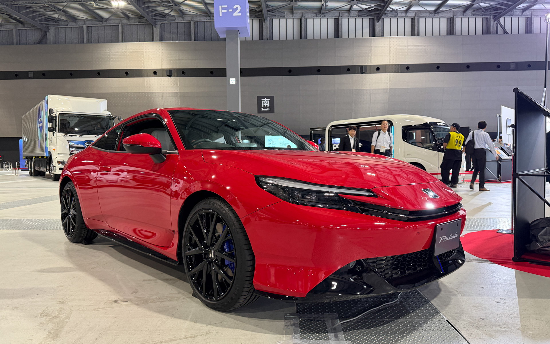 ホンダ「プレリュード」の車両展示