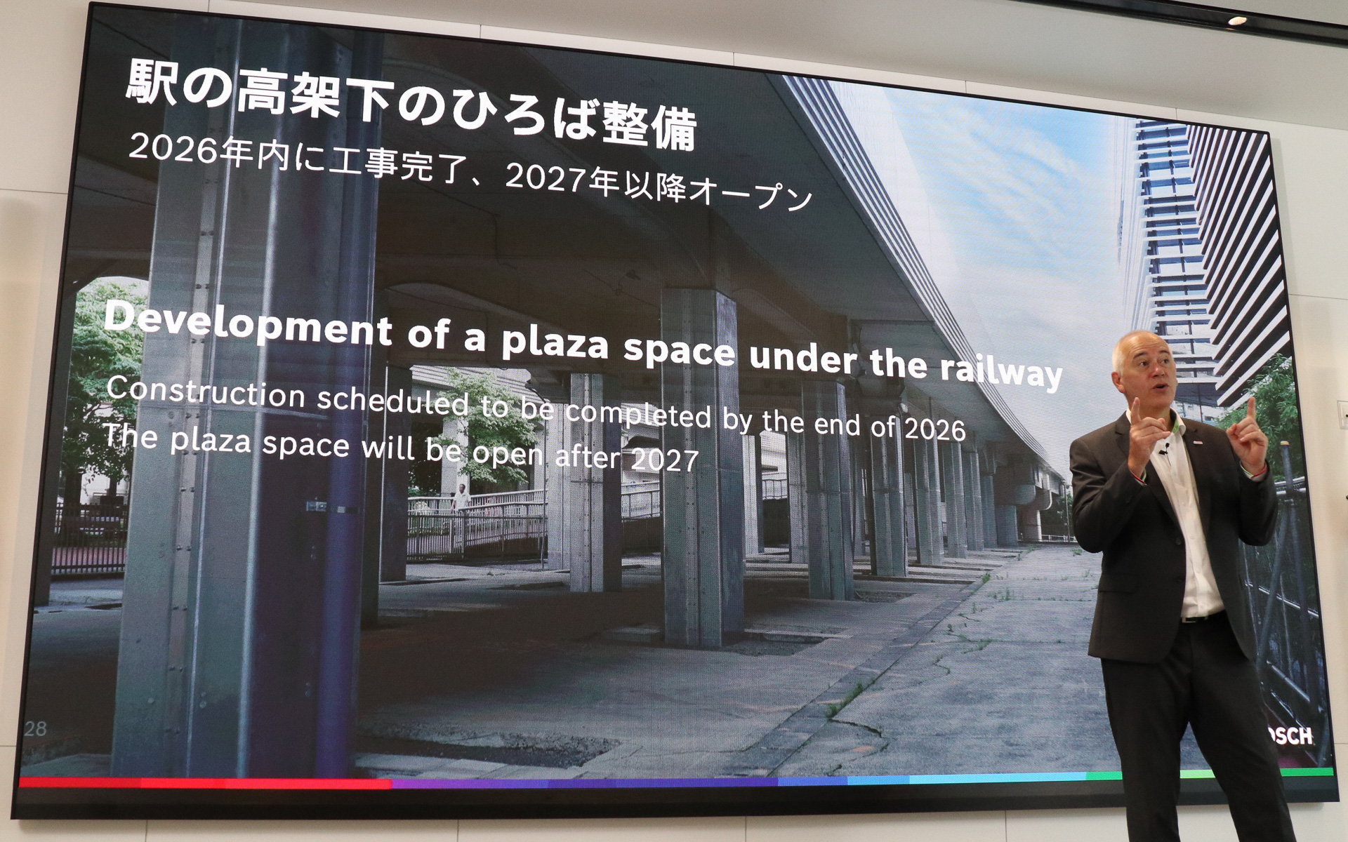 センター南駅～センター北駅間の高架下にある「ひろば空間」を整備して、2026年内に工事を完了し、2027年以降にお披露目する予定