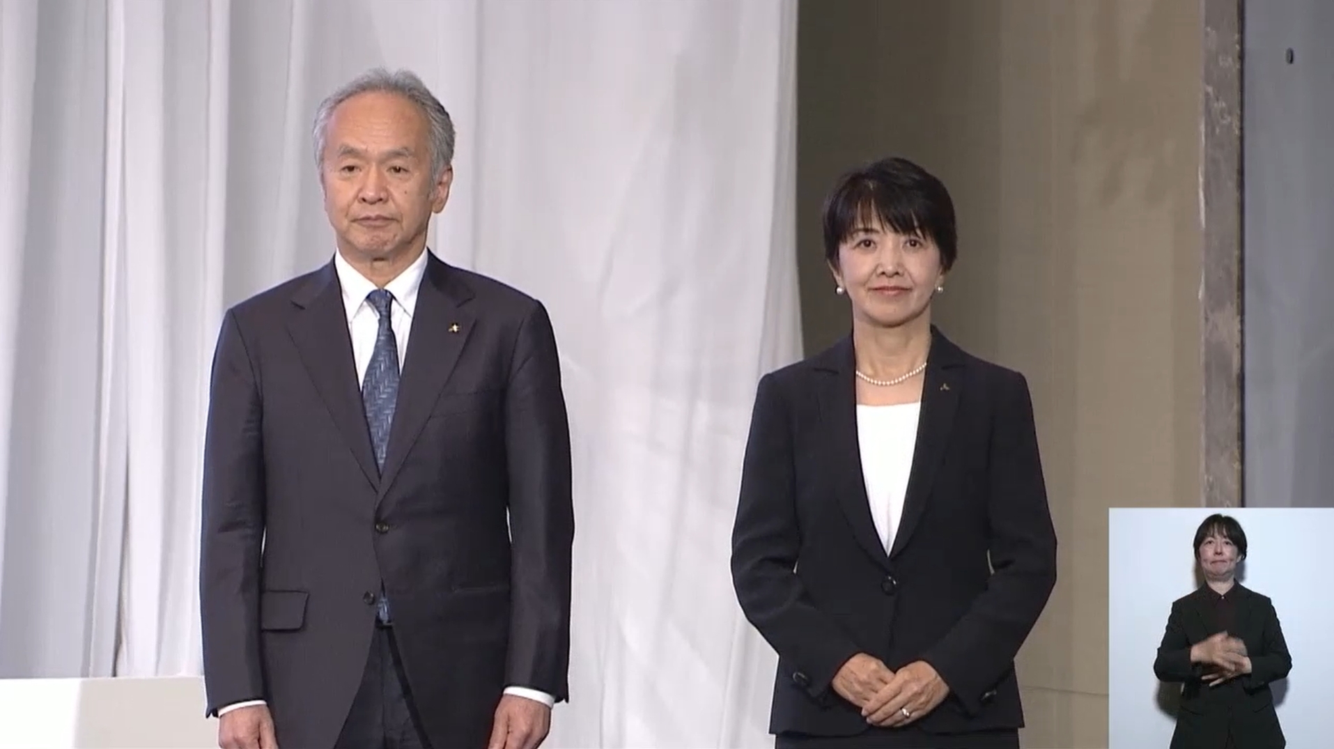新たに取締役として選任された泉澤清次氏（左）と秋山咲恵氏（右）