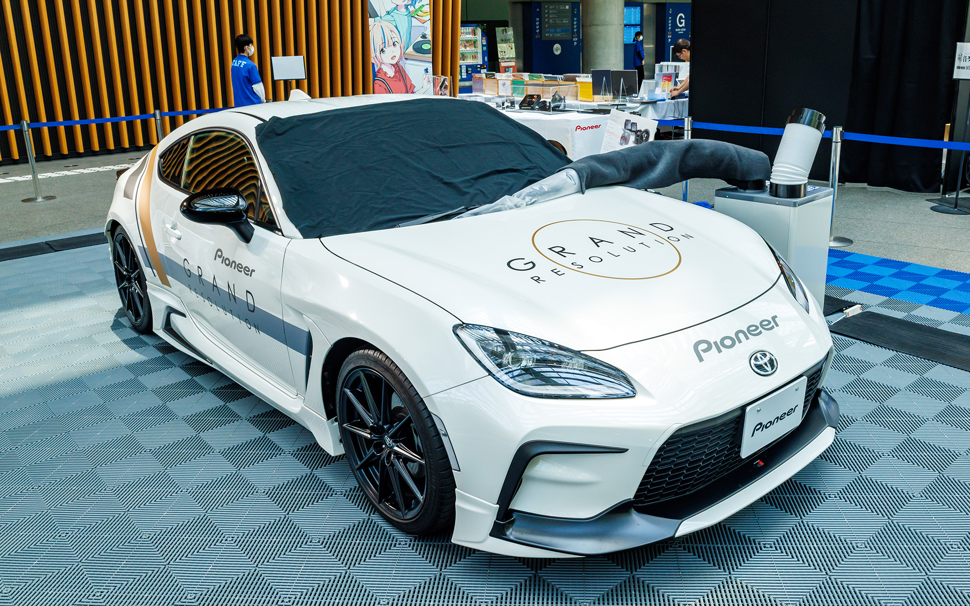 TS-Z1GRを装着したGR86のデモカー