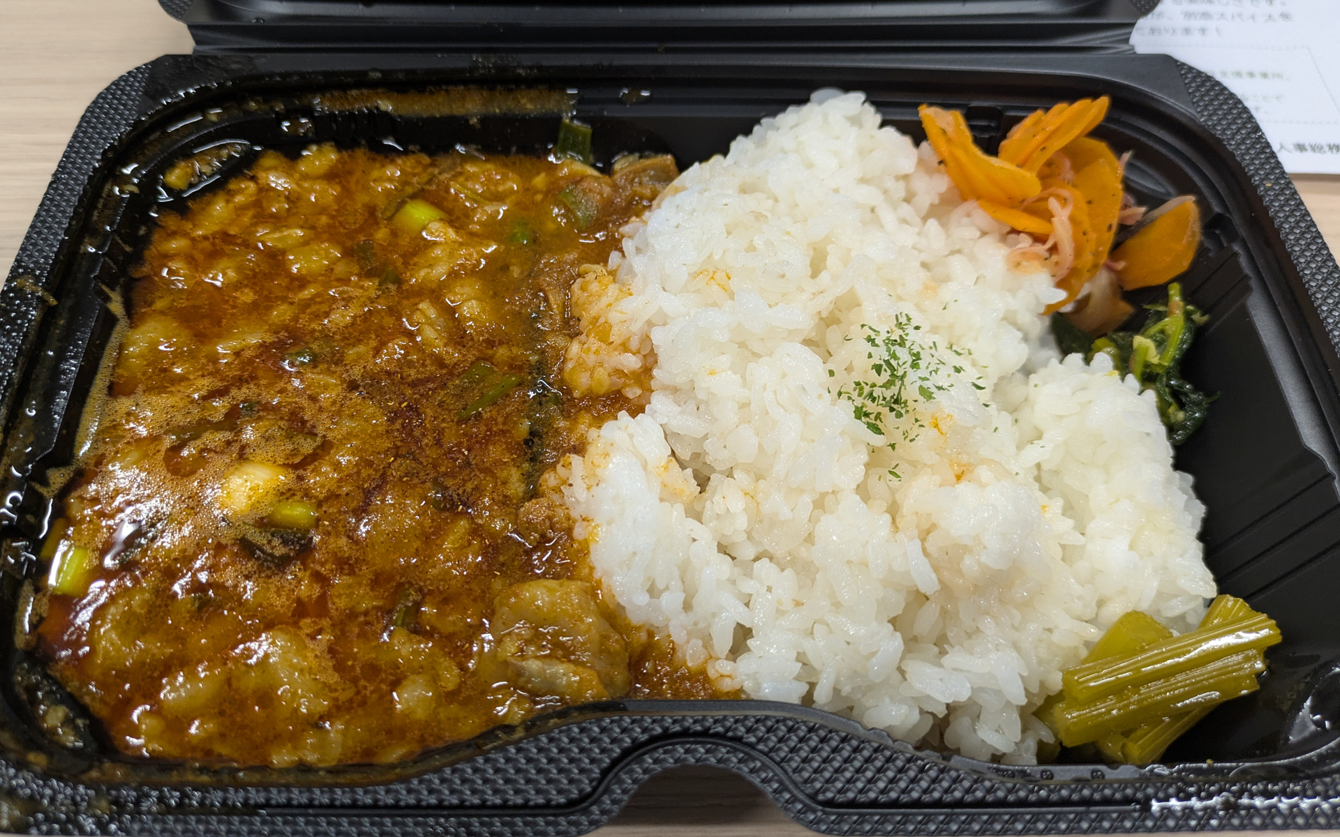 特別練習会の参加者に提供された「牛すじカレー」