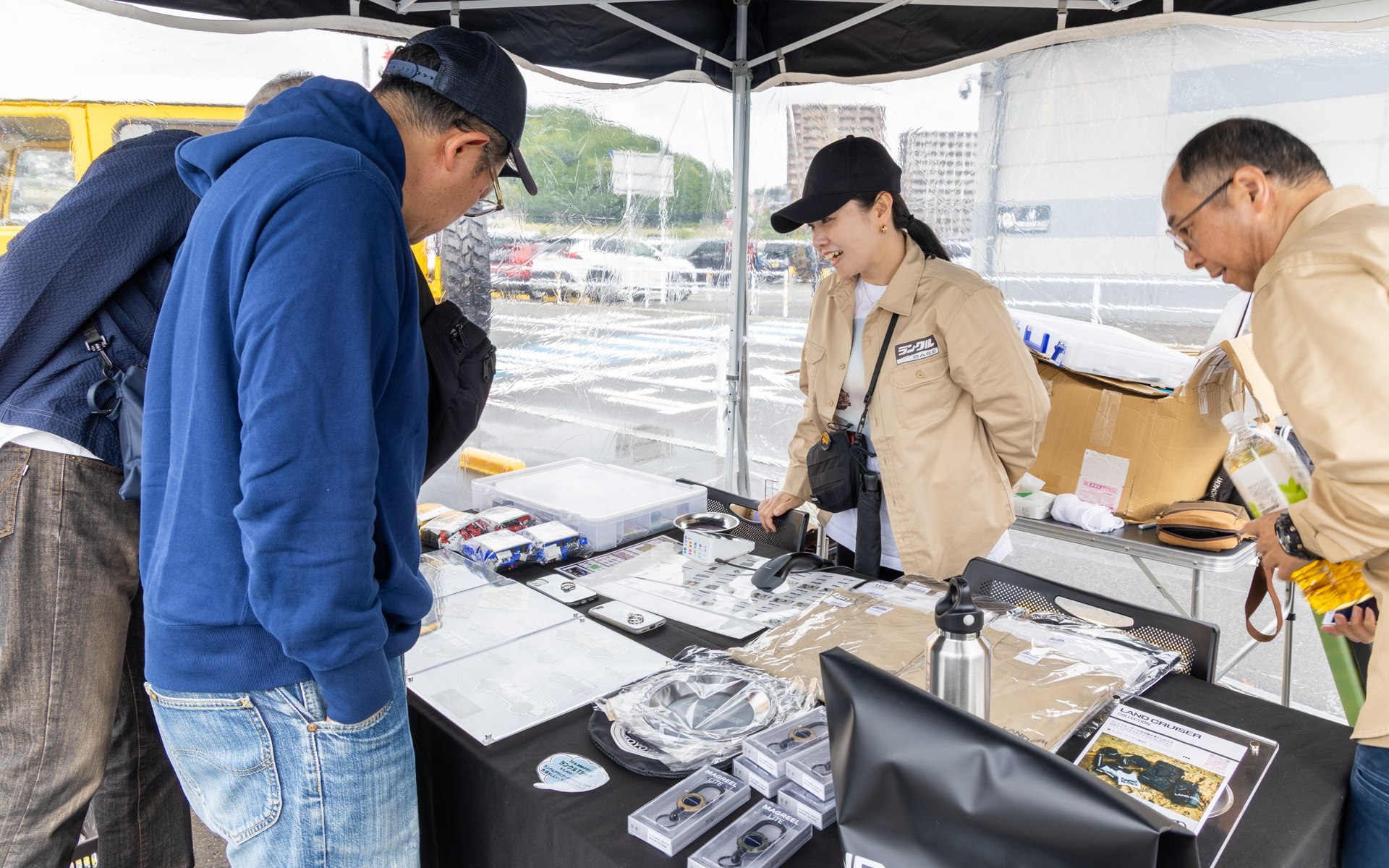 公式ライフスタイルアイテムコレクション「LAND CRUISER OFFICIAL ITEMS」を販売される