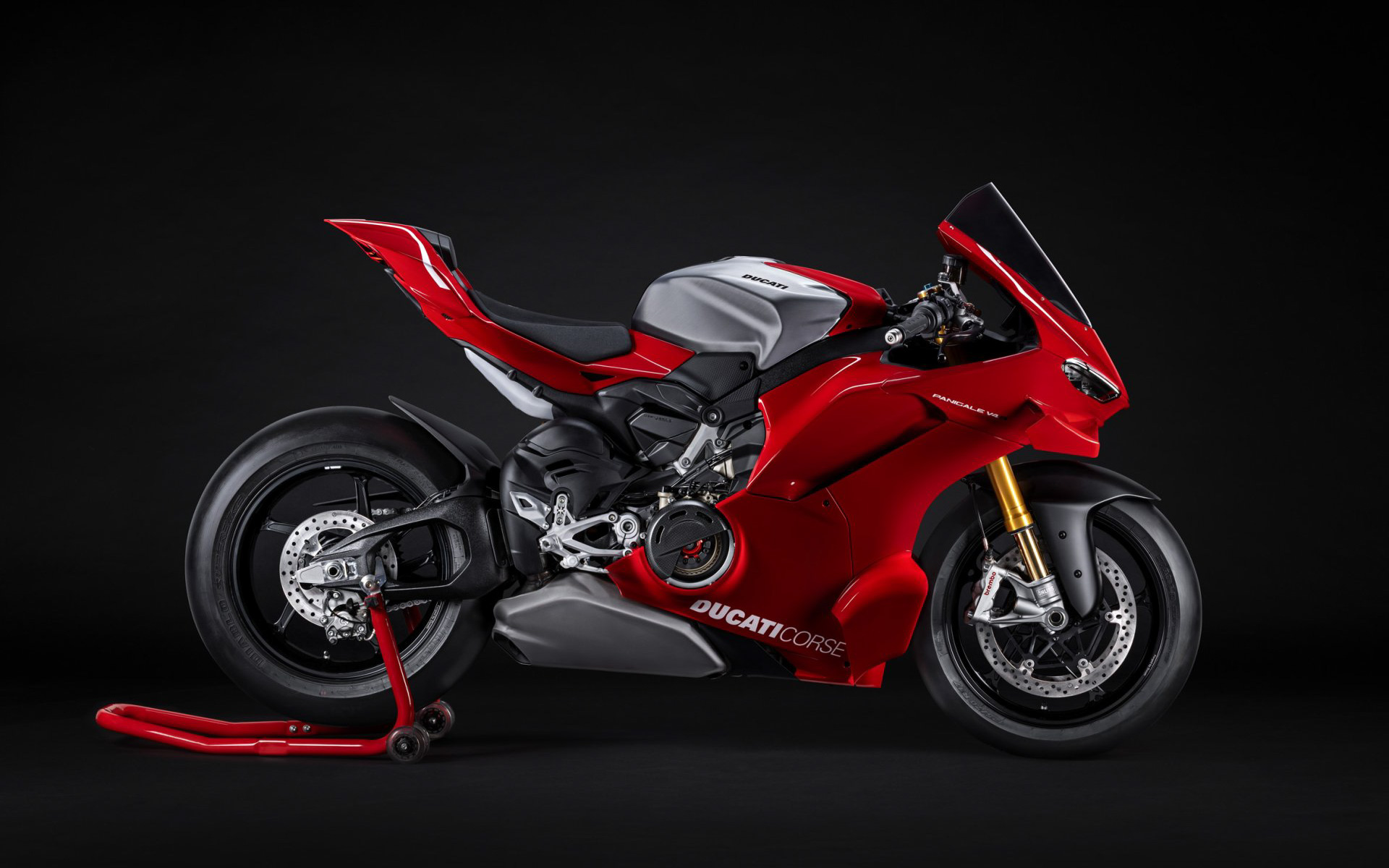最高出力218PSを発生する90度V型4気筒998cc デスモセディチ・ストラダーレRエンジンを搭載する新型「パニガーレ V4 R」（2026年モデル）