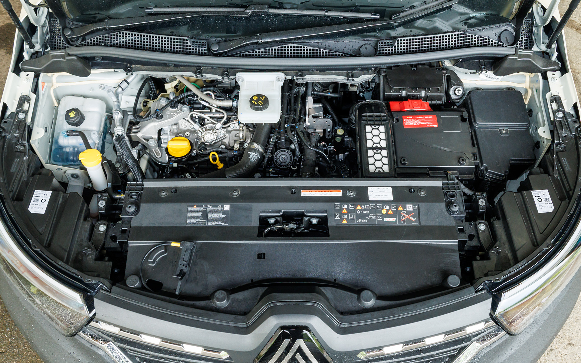 最高出力96kW（131PS）/5000rpm、最大トルク240Nm（24.5kgfm）/1600rpmを発生する直列4気筒DOHC 1.3リッターターボエンジンを搭載。トランスミッションには電子制御7速AT（7EDC）を組み合わせる。WLTCモード燃費は14.7km/L