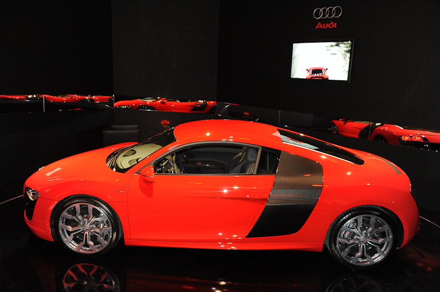 R8 5.2 FSI クワトロ。随所にあしらわれた「V10」のエンブレム以外は、外観からほかのR8と区別するのは難しい