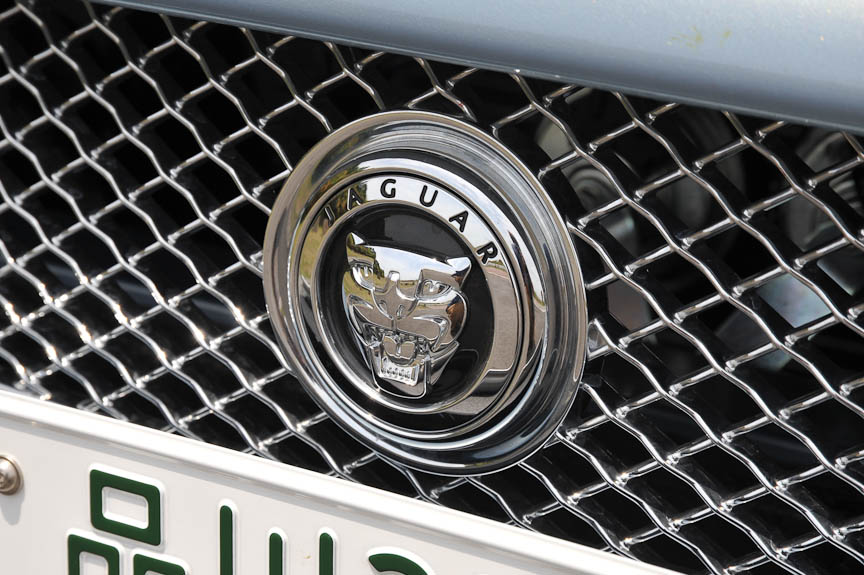 トランクルーム。上部にソフトトップを格納するスペースが必要なので、容量は限られる