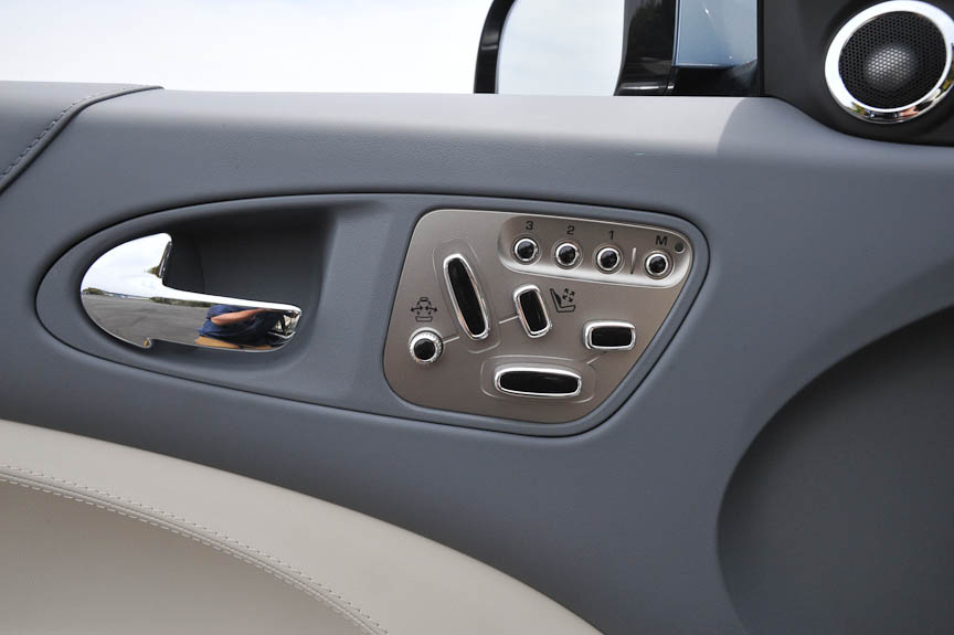 電動パワーシートが標準