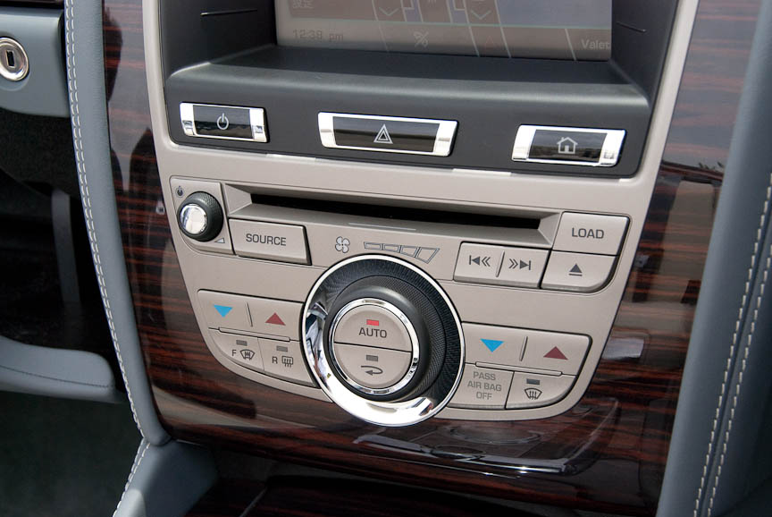 オートエアコンは2ゾーン制御