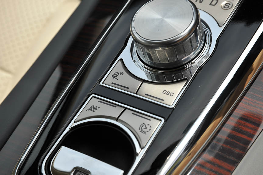 DSCやエンジンなどのモードを切り替える「Jaguar Driveコントロール」