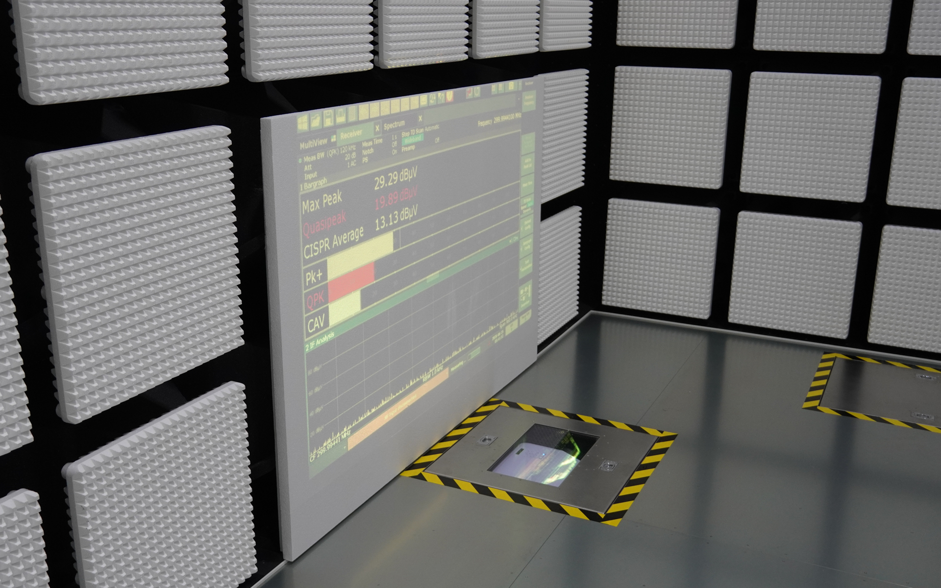 ディスプレイを備え、測定結果などを確認しながら進められる