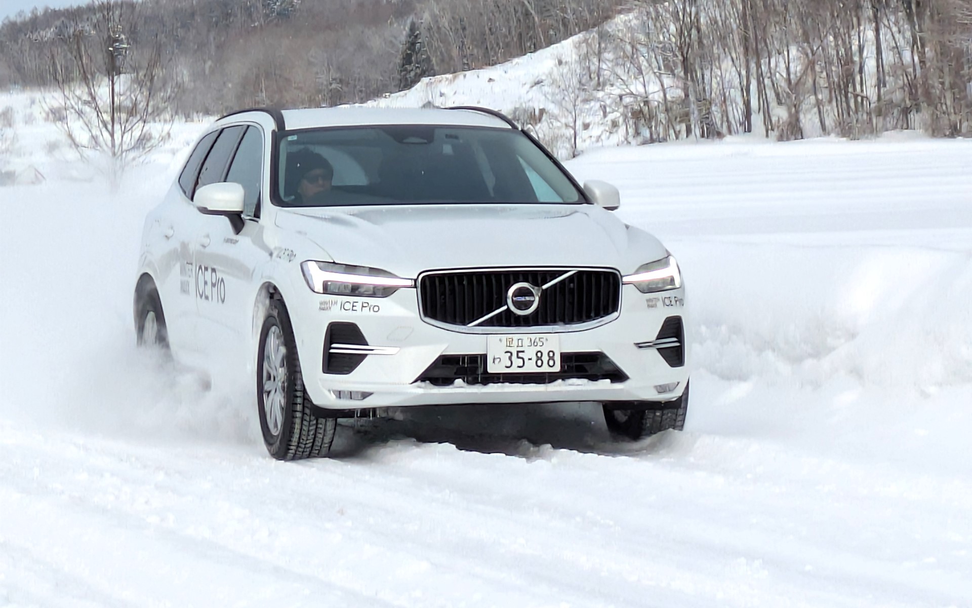 一般道での試乗はボルボ「XC60」