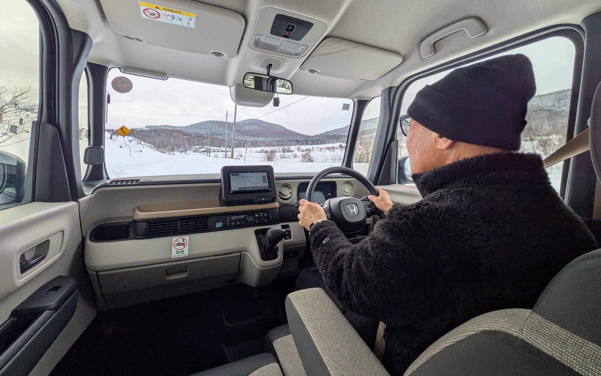 軽い圧雪路では安心感があり、グリップ変化も穏やかだ