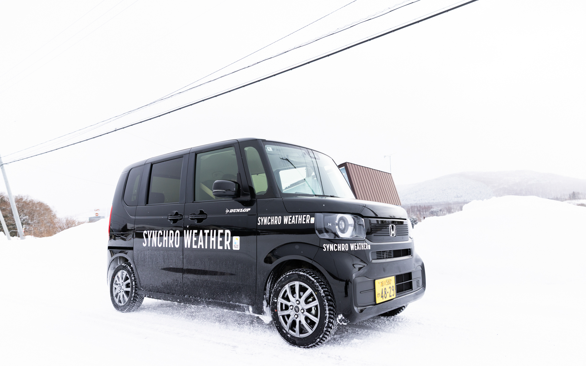 アイスバーンが日常の降雪地域ではWMアイスプロ、雪が降る機会が限られる準降雪地域では、幅広い路面に対応できるオールシーズンタイヤのシンクロウェザーと選択肢が追加された