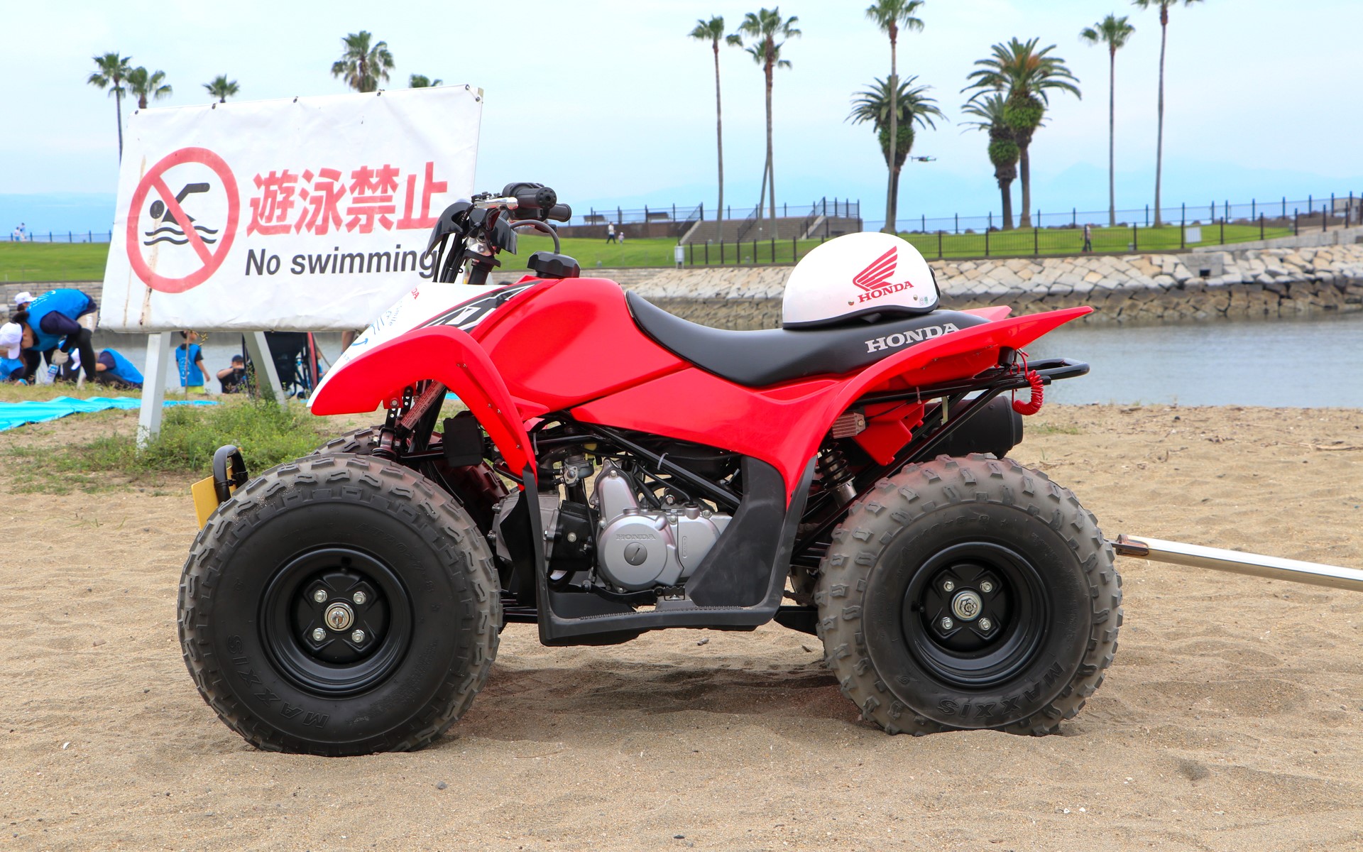 58.6×35.2×36.5インチ（全長×全幅×全高）、ホイールベースは38.7インチ、シート高は26.0インチ