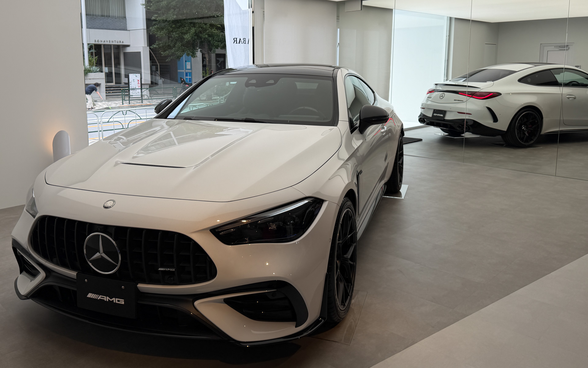 AMGモデルの車両展示