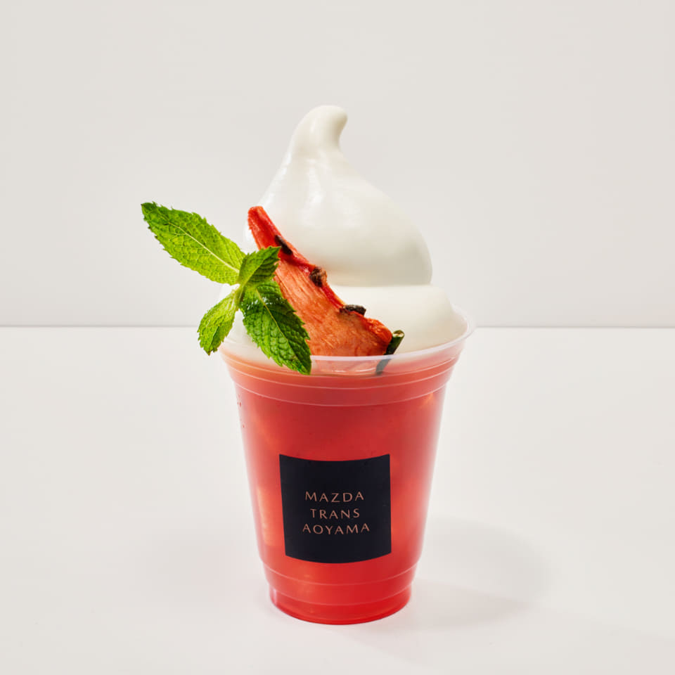 マツダ、5色のボディ色を表現した飲料「シグネチャーカラーフロート