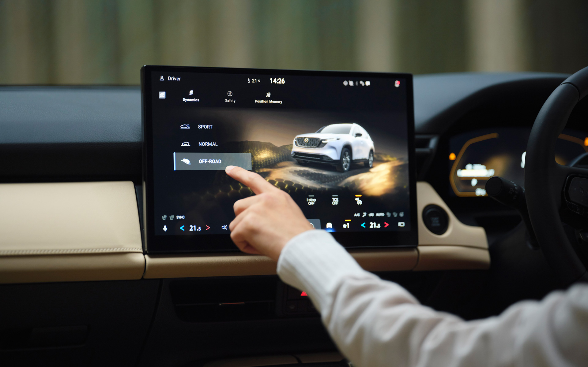15.6インチ/12.9インチの大型タッチパネル式センターディスプレイや静電ステアリングスイッチを搭載する新型「CX-5」