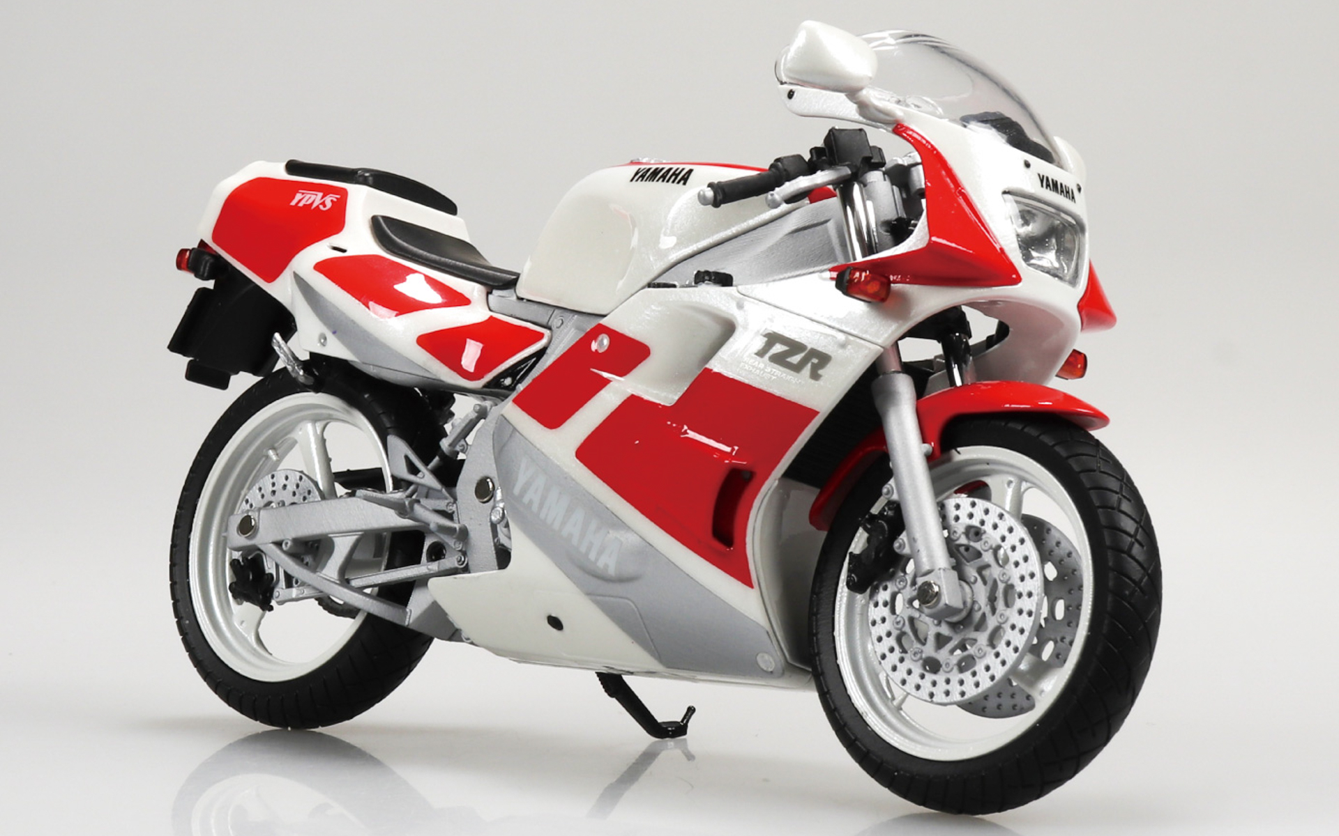 TZR250 '89 シルキーホワイト/ファインレッド