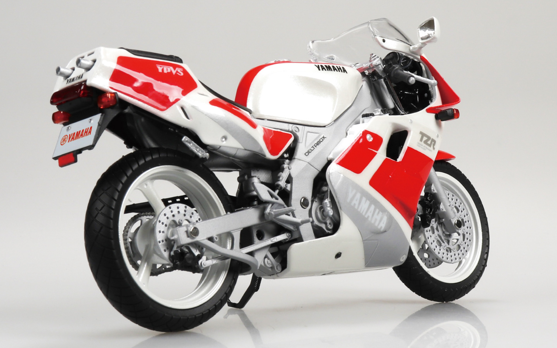 TZR250 '89 シルキーホワイト/ファインレッド
