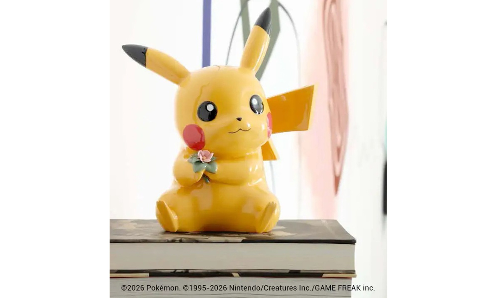 ピカチュウ本体サイズは23×14×25cm（幅×奥行き×高さ）