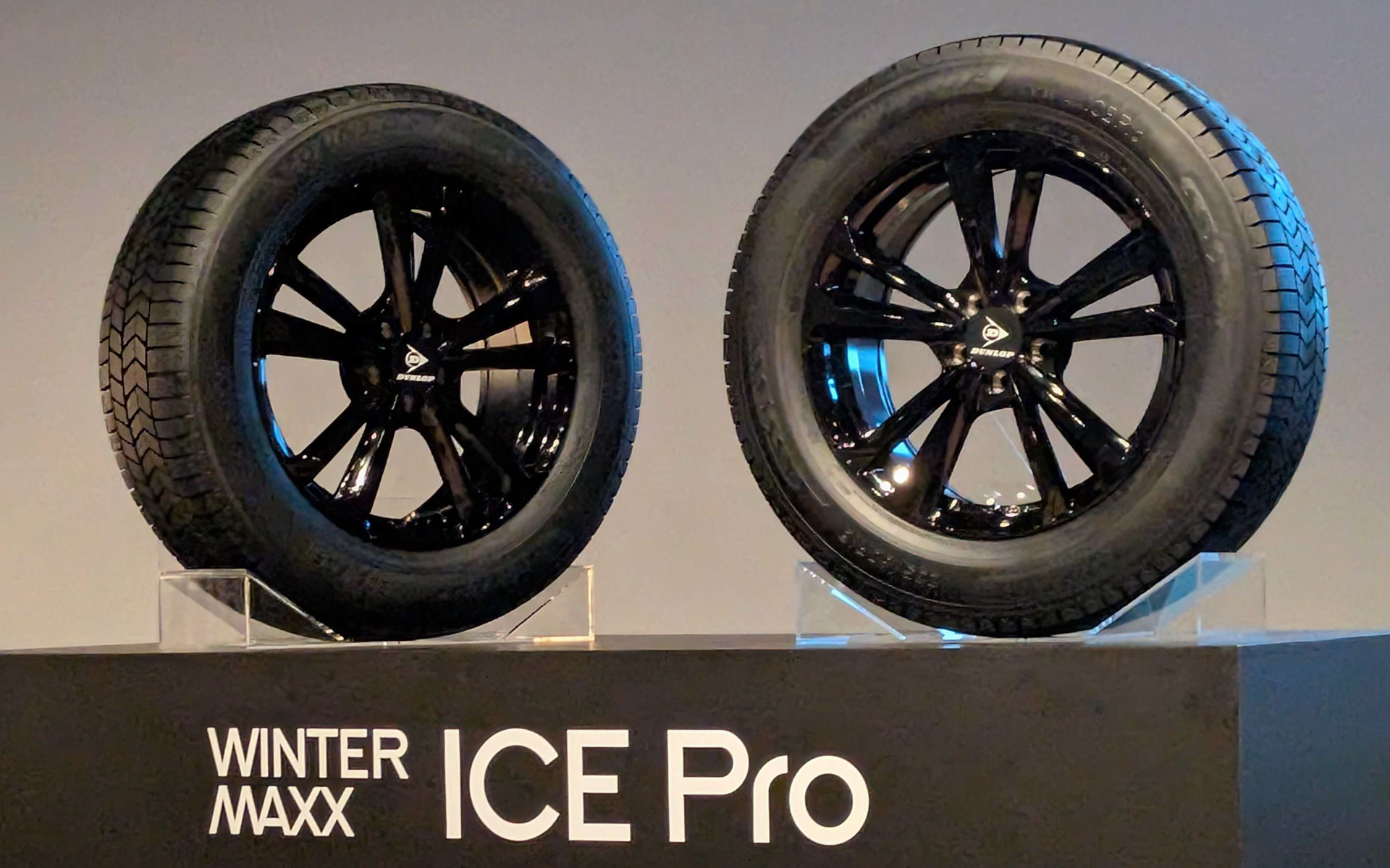 氷上性能に振り切ったダンロップの新スタッドレスタイヤ「ウインターマックス ICE Pro」