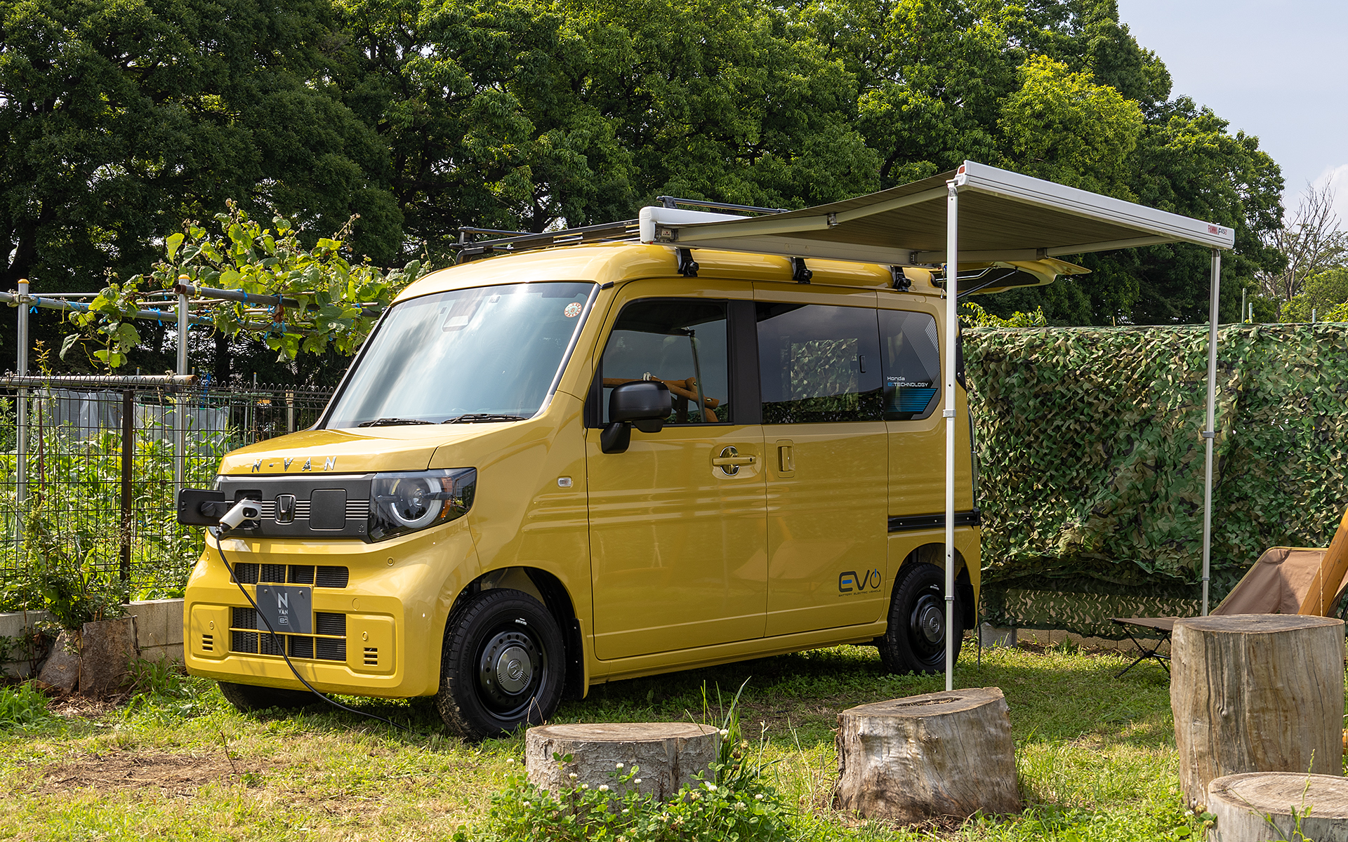 同じくEVであるN-VAN e:は車中泊をテーマにした展示がされていた