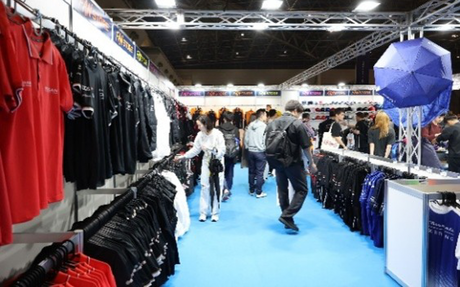 グッズショップではたくさんのアイテムを用意