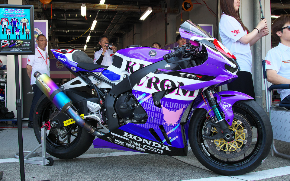 ポムポムプリン、ハローキティ、クロミが鈴鹿サーキットに登場 43号車